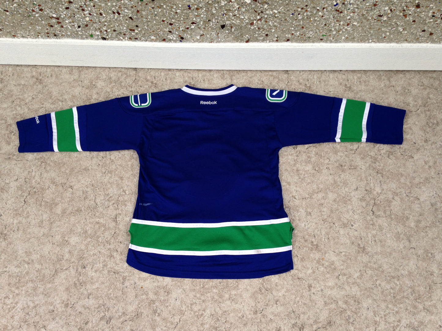 Hockey Jersey Child Size 12-14 Reebok Vancouver Canucks Excellent