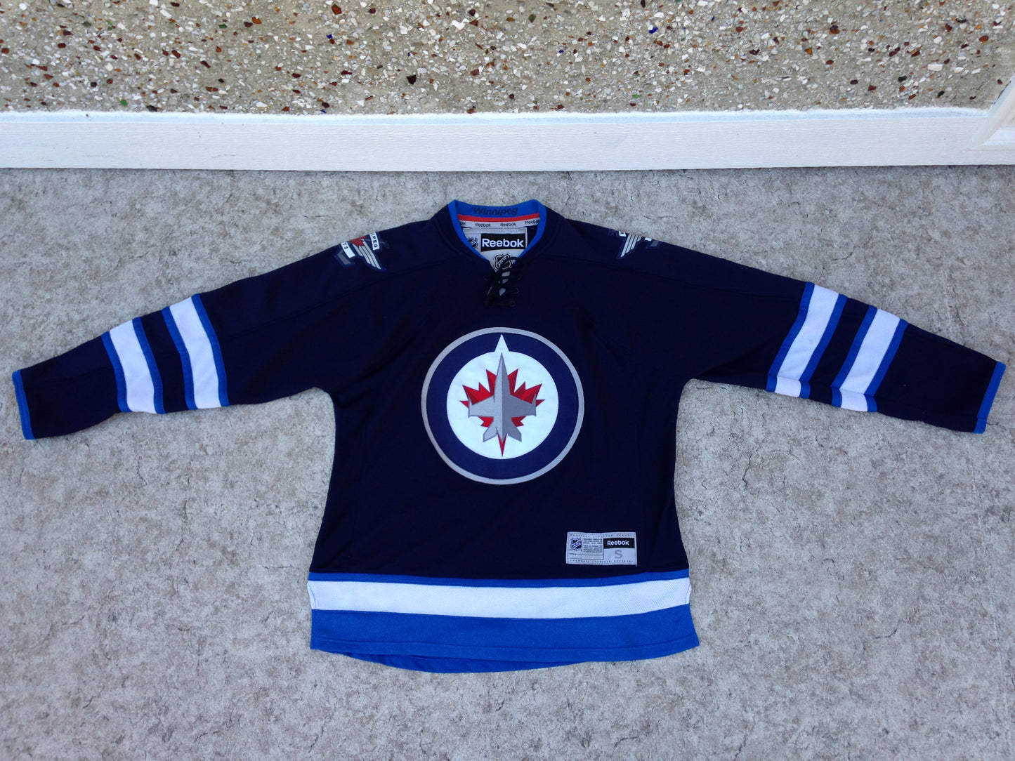 Hockey Jersey Men's Size Small Reebok Winnipeg Jets As New