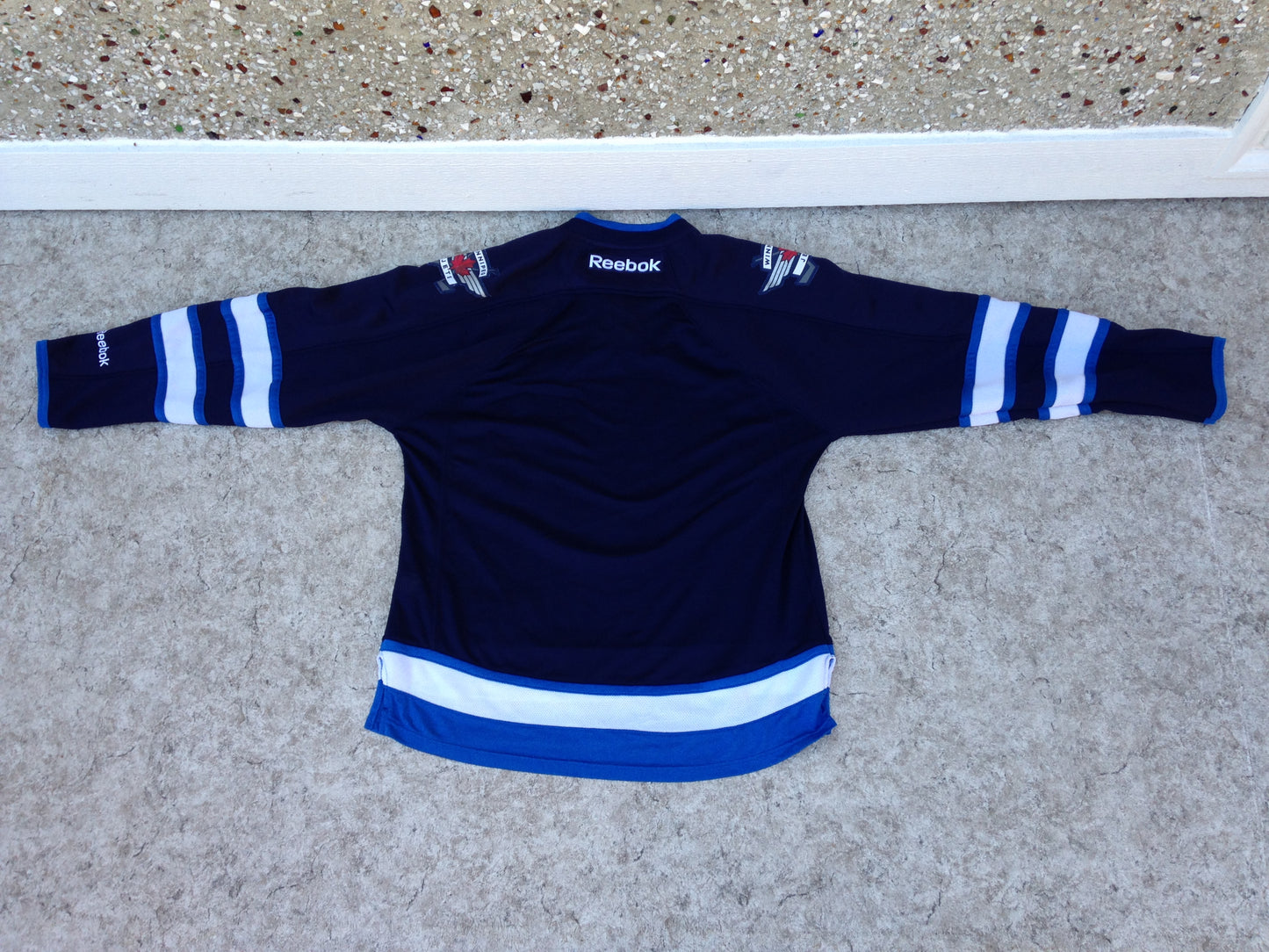 Hockey Jersey Men's Size Small Reebok Winnipeg Jets As New