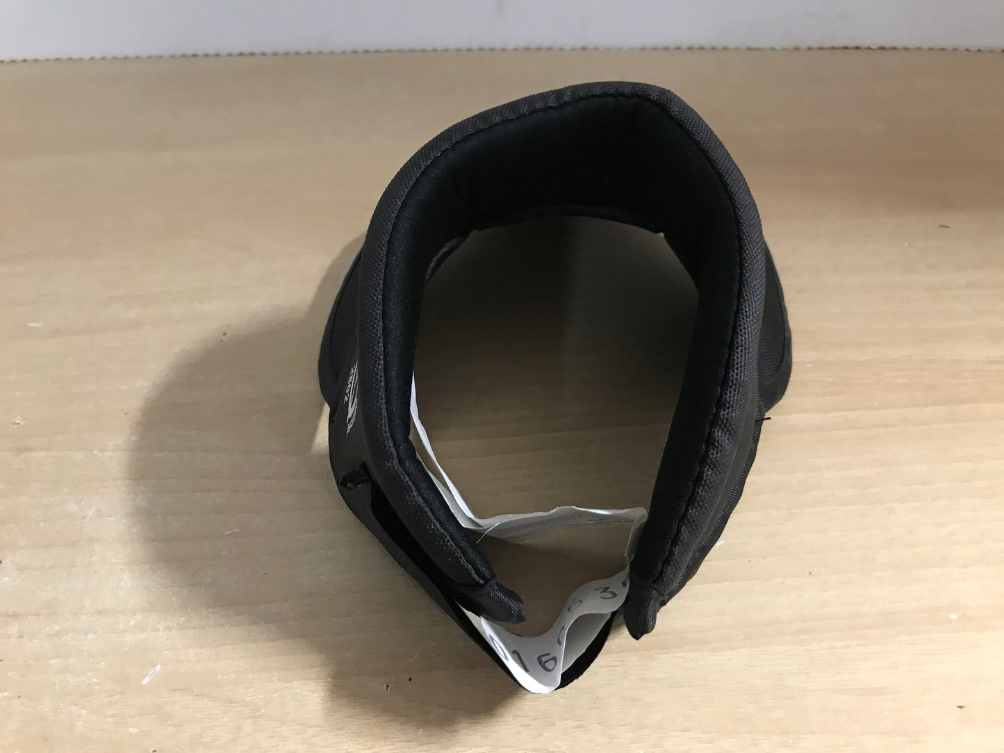 Hockey Neck Guard Child Size 10 inch Age 4-8 Hespeler New Demo Model