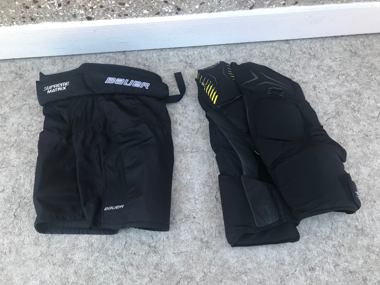 Hockey Pants Child Size Junior Large Bauer Supreme Matrix 2pc Set With Girdle Outstanding Quality