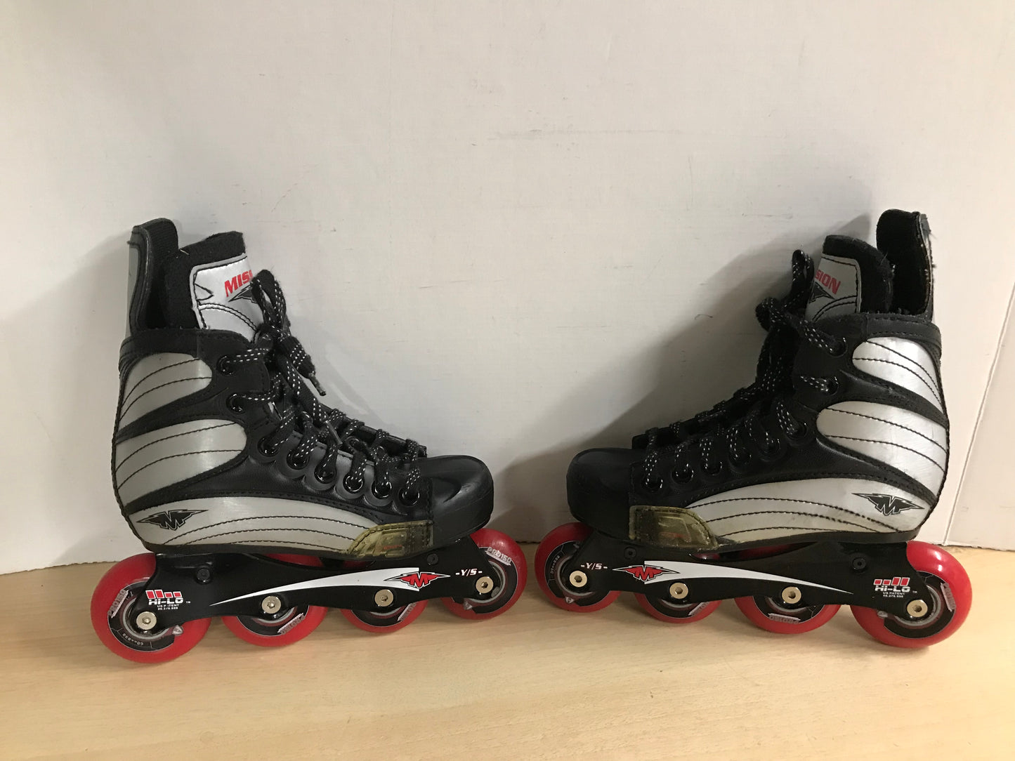 Hockey Roller Hockey Skates Child Size 12 E Shoe Size Mission Black Red Rubber Wheels Excellent