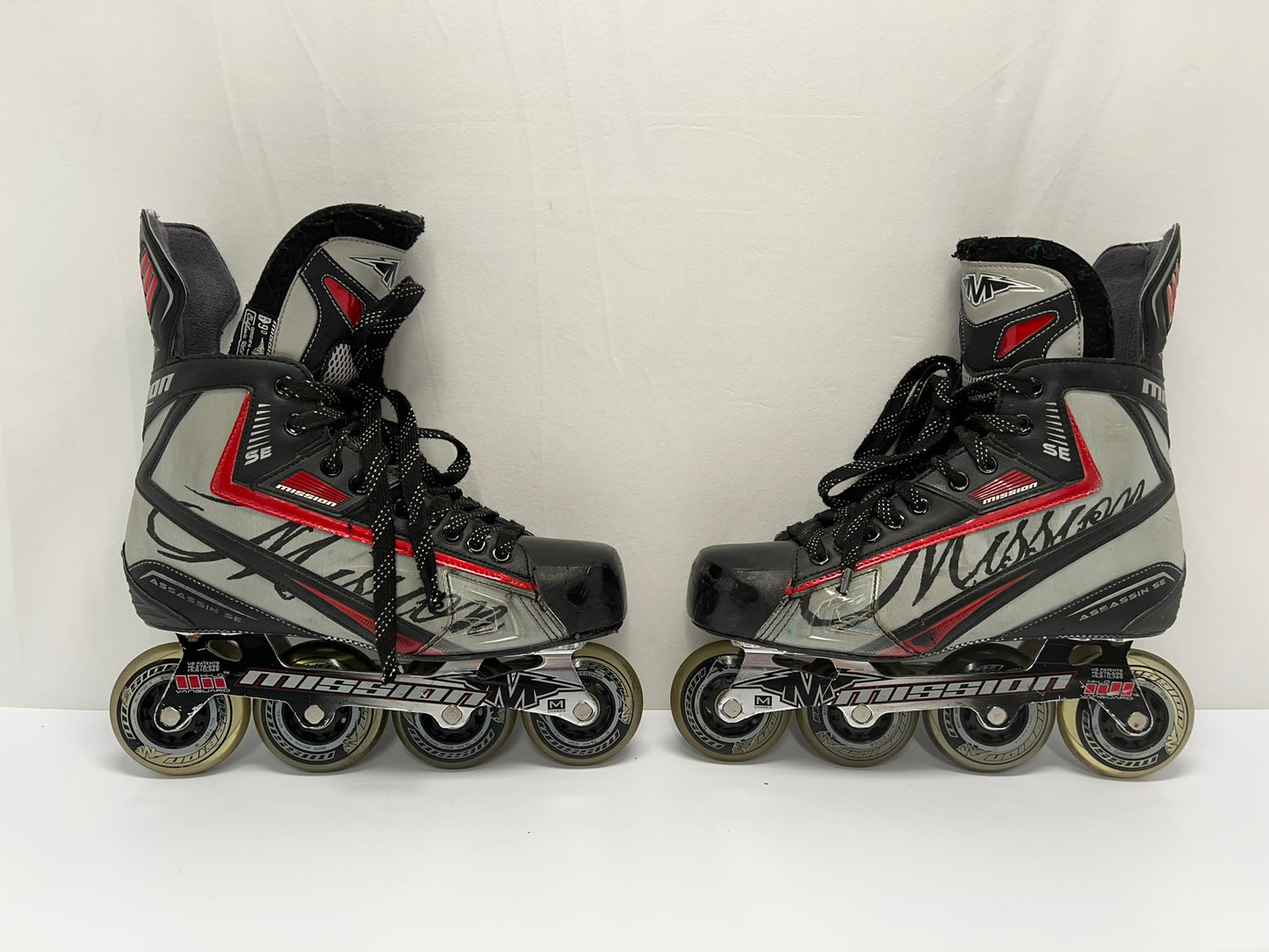 Hockey Roller Hockey Skates Men's Size 10.5 Shoe Size Mission Black Grey Red Rubber Wheels Excellent