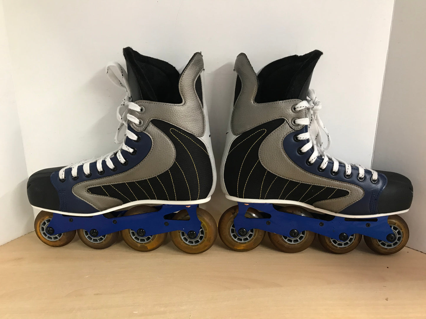 Hockey Roller Hockey Skates Men's Size 10 EE Shoe Size Nike New Demo Model