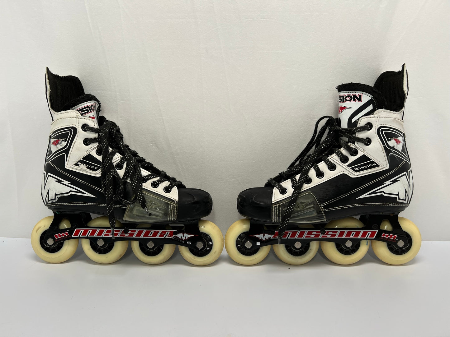 Hockey Roller Hockey Skates Men's Size 7E Shoe Size Mission Black White Rubber Wheels