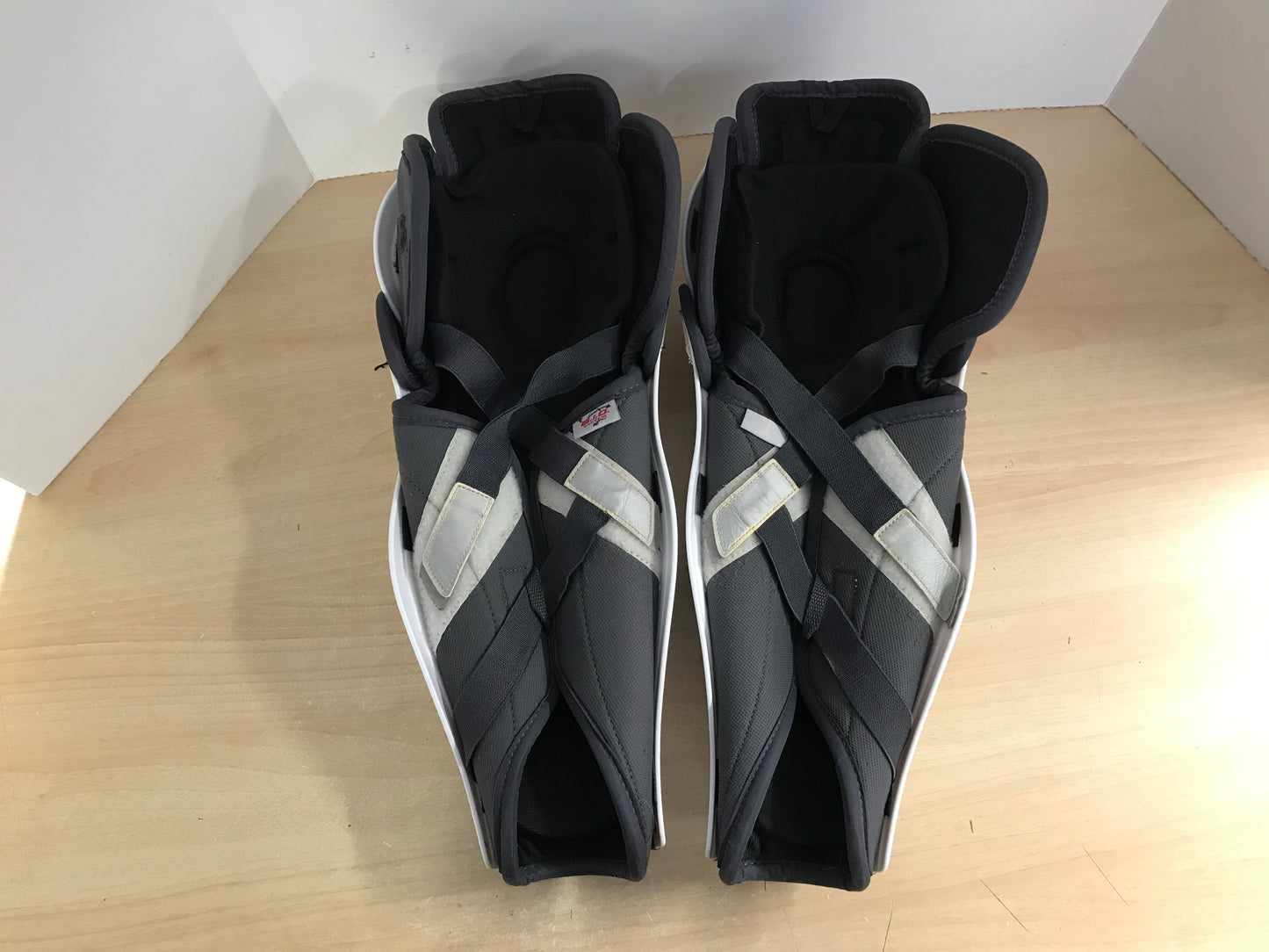 Hockey Shin Pad Men's Size 15 inch CCM Vector Red Black White Calf Wrap