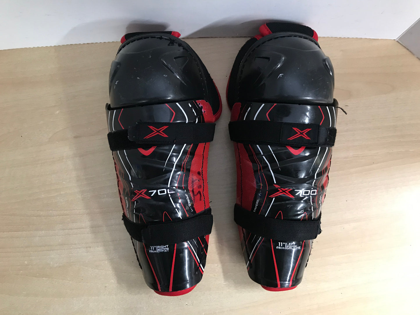 Hockey Shin Pads Child Size 11 inch Bauer Vapor X700 Black Red Calf Wrap