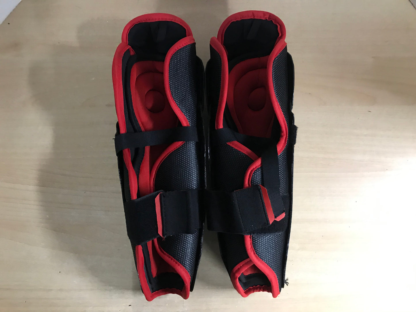 Hockey Shin Pads Child Size 11 inch CCM Jetspeed Black Red New Demo Model