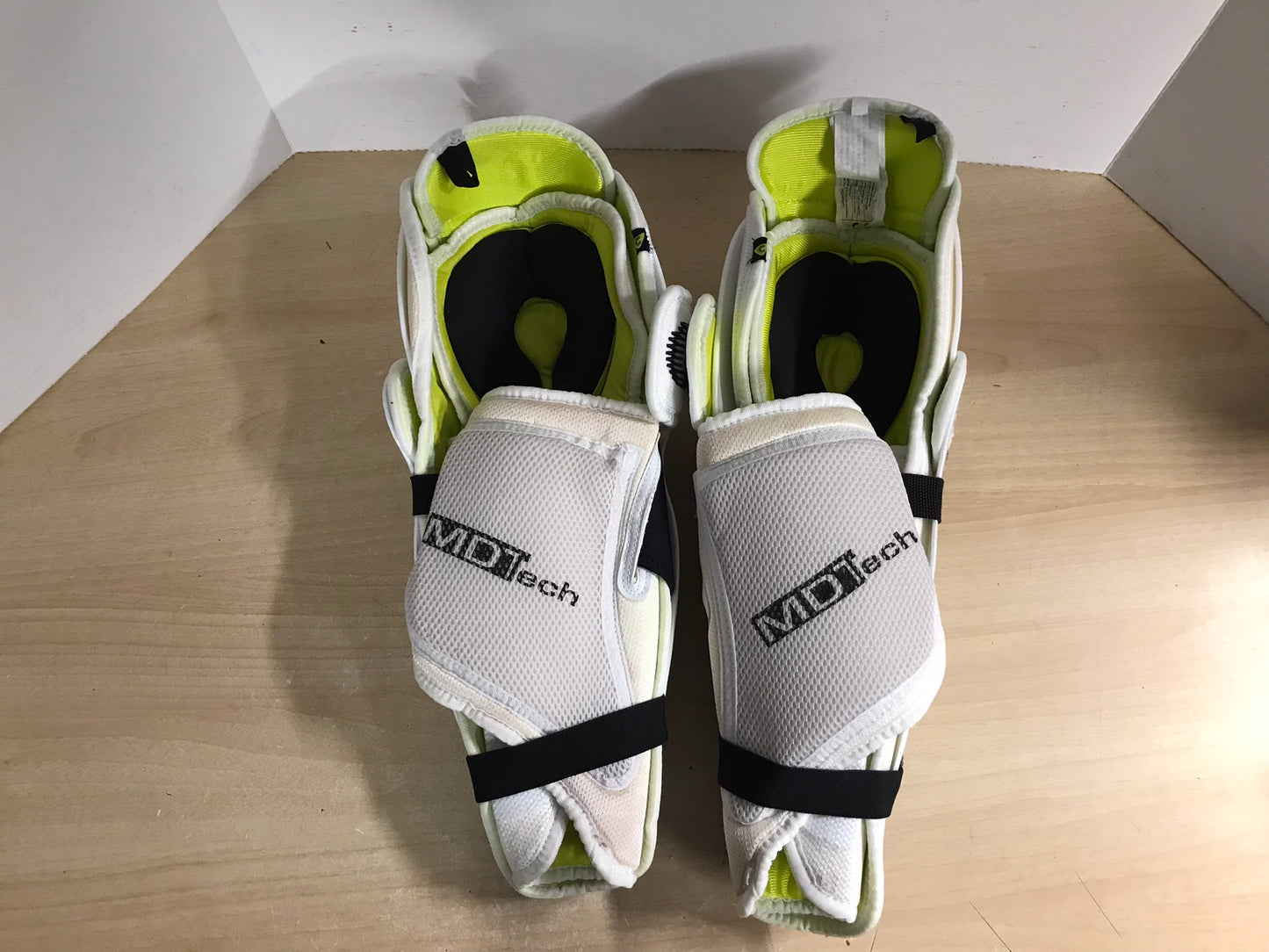 Hockey Shin Pads Men's Size 14 Graff Wrap Around White Black