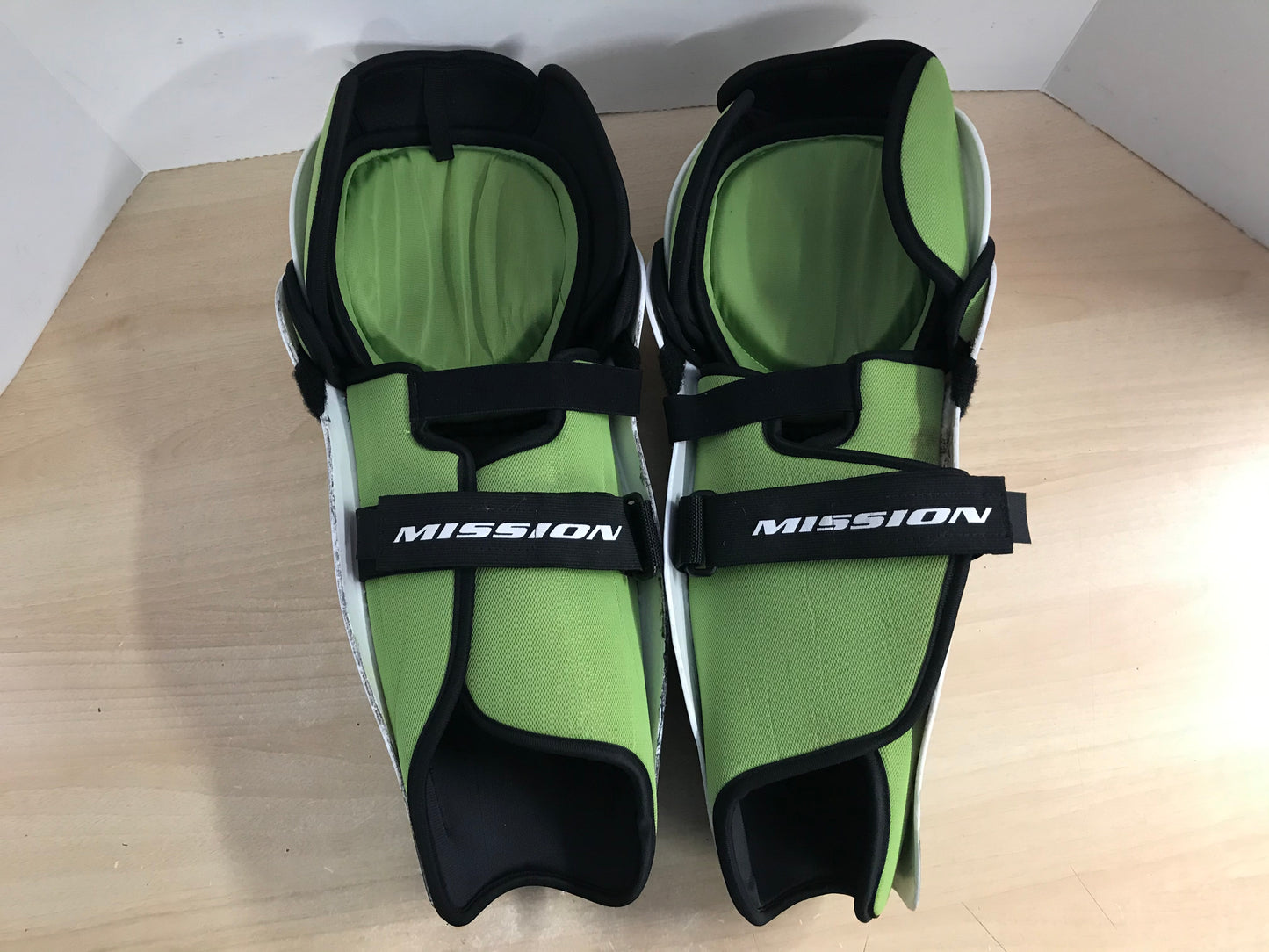 Hockey Shin Pads Men's Size 15 inch Mission Fuel Calf Wrap White Black Lime