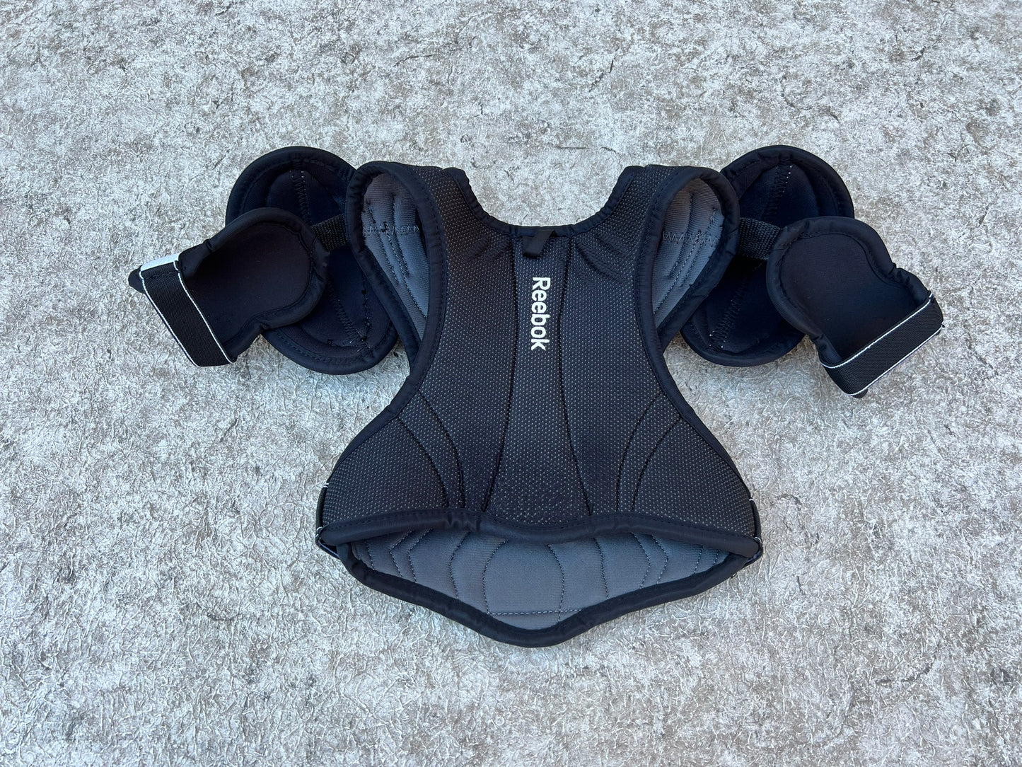 Hockey Shoulder Chest Pad Child Size Youth Medium 4-5 Reebok Black White Excellent