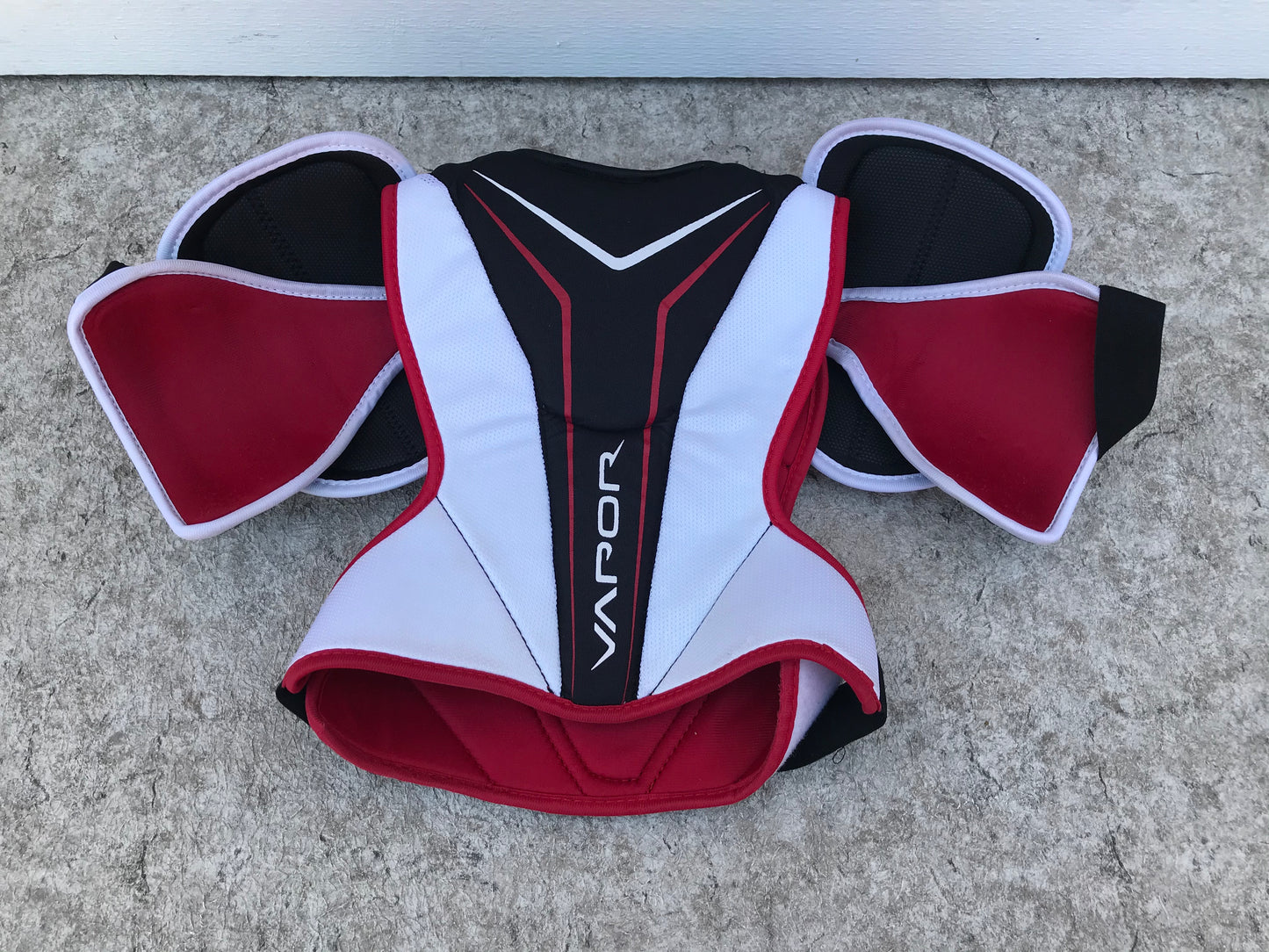 Hockey Shoulder Chest Pad Men's Size Small Bauer Vapor X 60 Black Red Grey Minor Wear