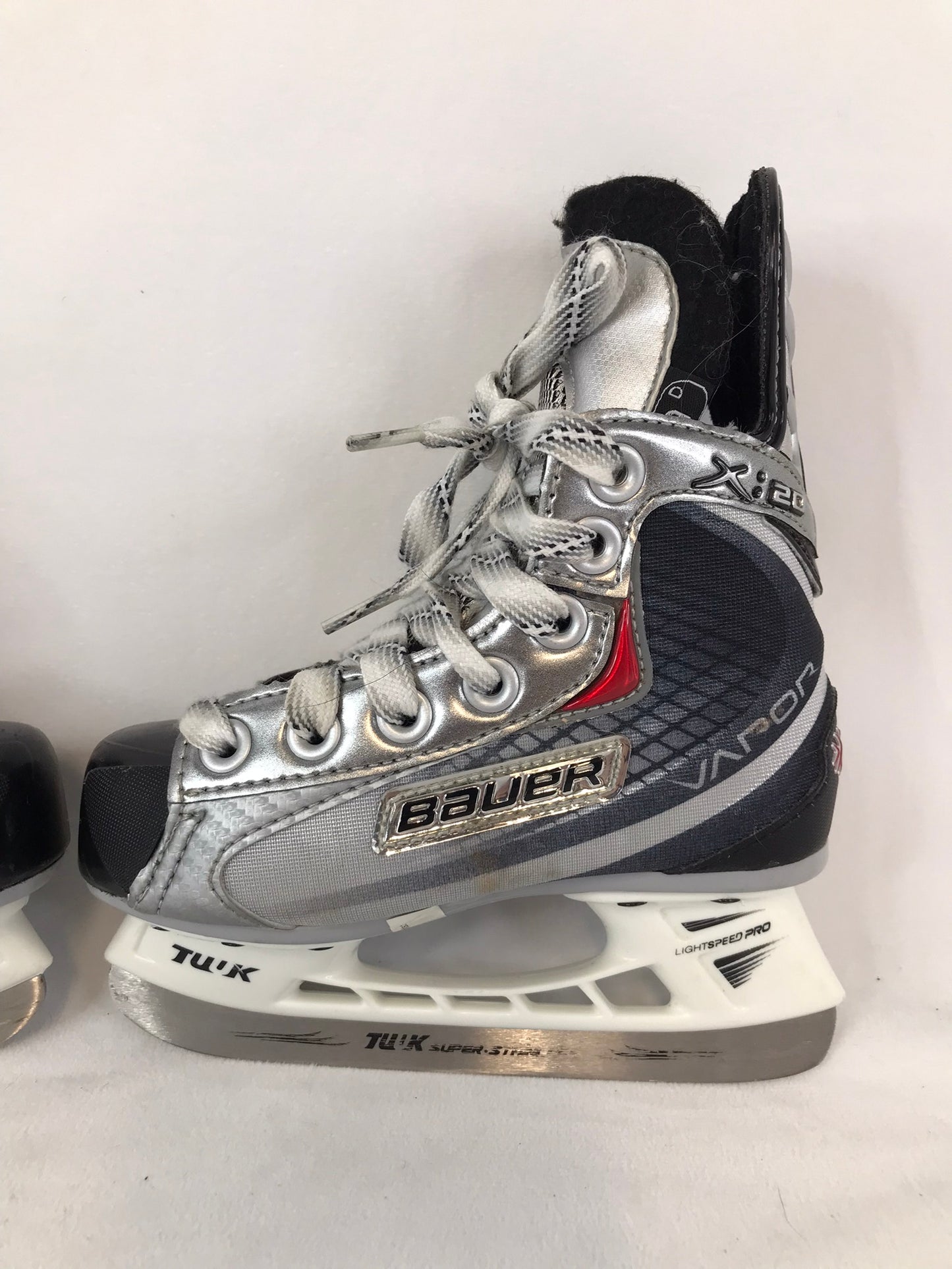 Hockey Skates Child Size 10 Shoe Size Bauer Vapor X.20 New Demo Model