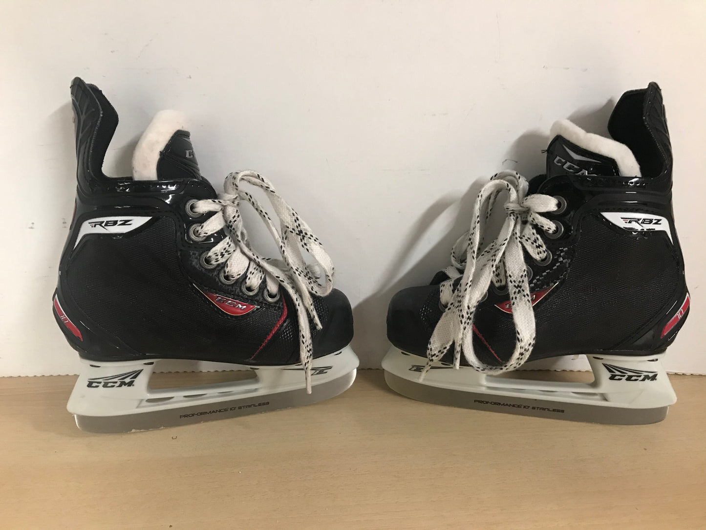 Hockey Skates Child Size 10 Shoe Size Toddler CCM RBZ New Demo