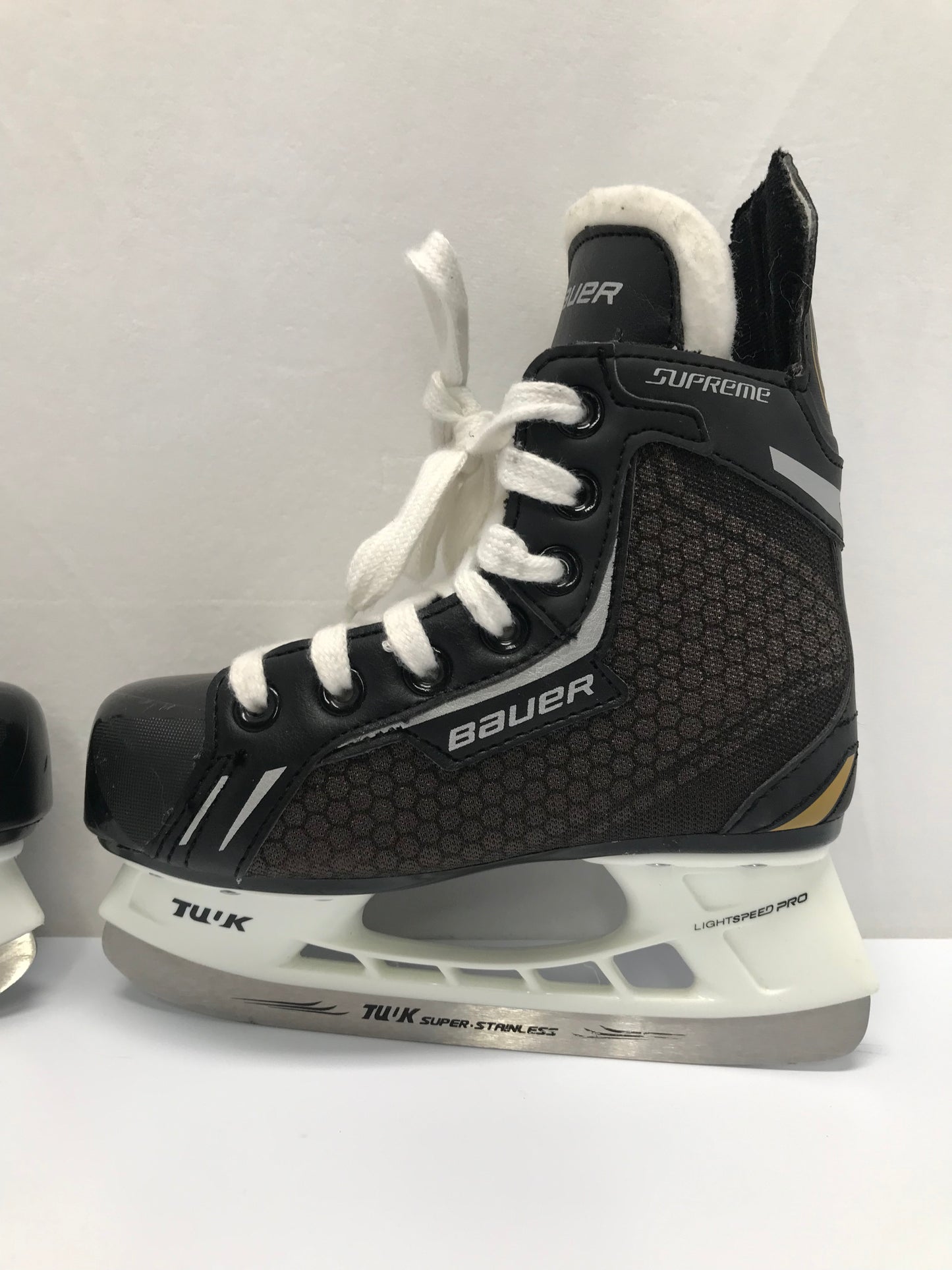 Hockey Skates Child Size 12 Shoe Size Bauer Supreme New Demo Model
