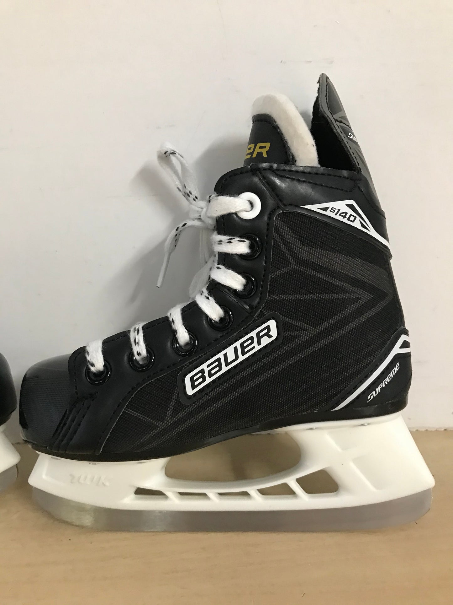 Hockey Skates Child Size 12 Shoe Size Bauer Supreme S140 New Demo Model