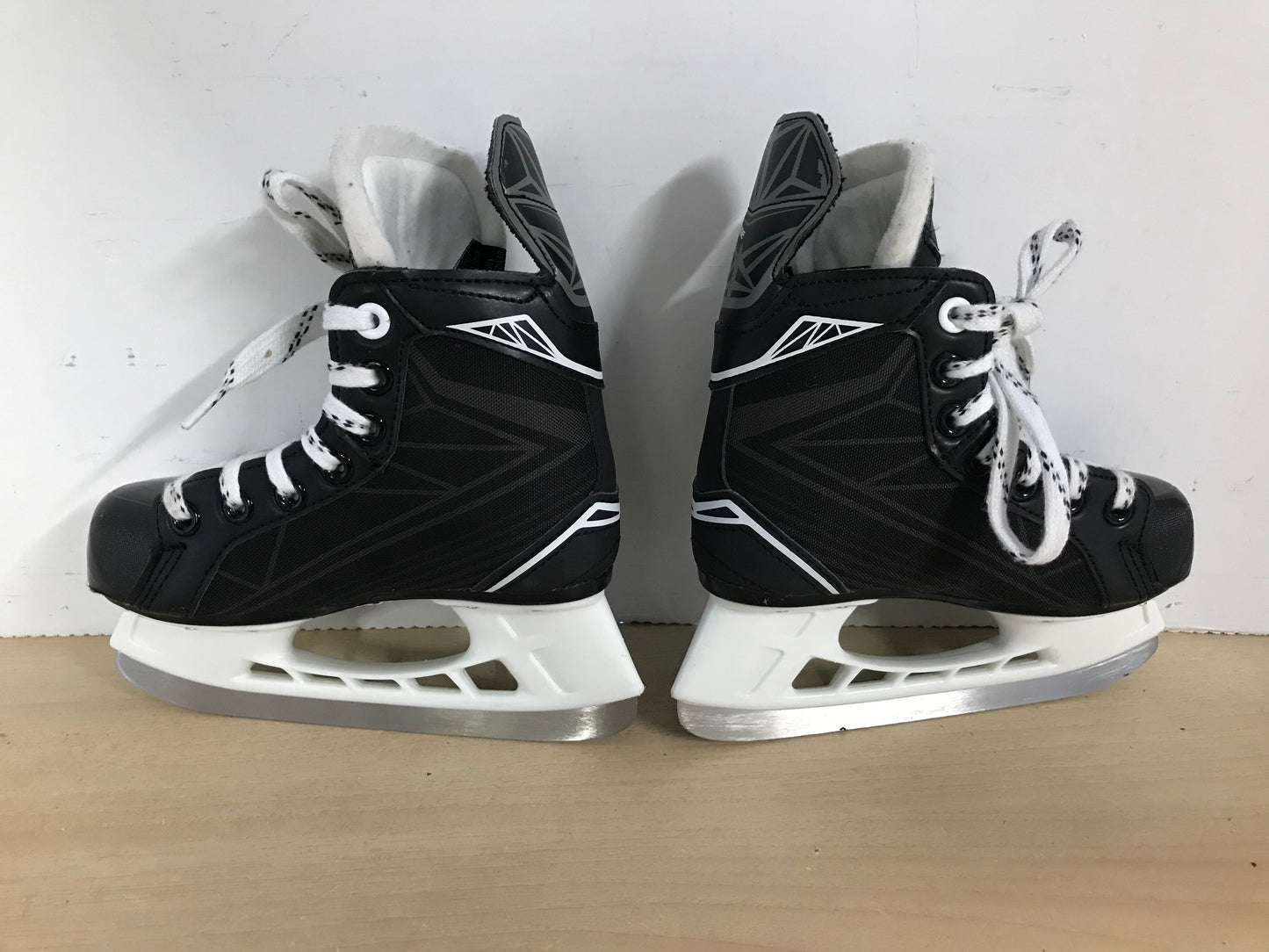 Hockey Skates Child Size 12 Shoe Size Bauer Supreme S140 New Demo Model