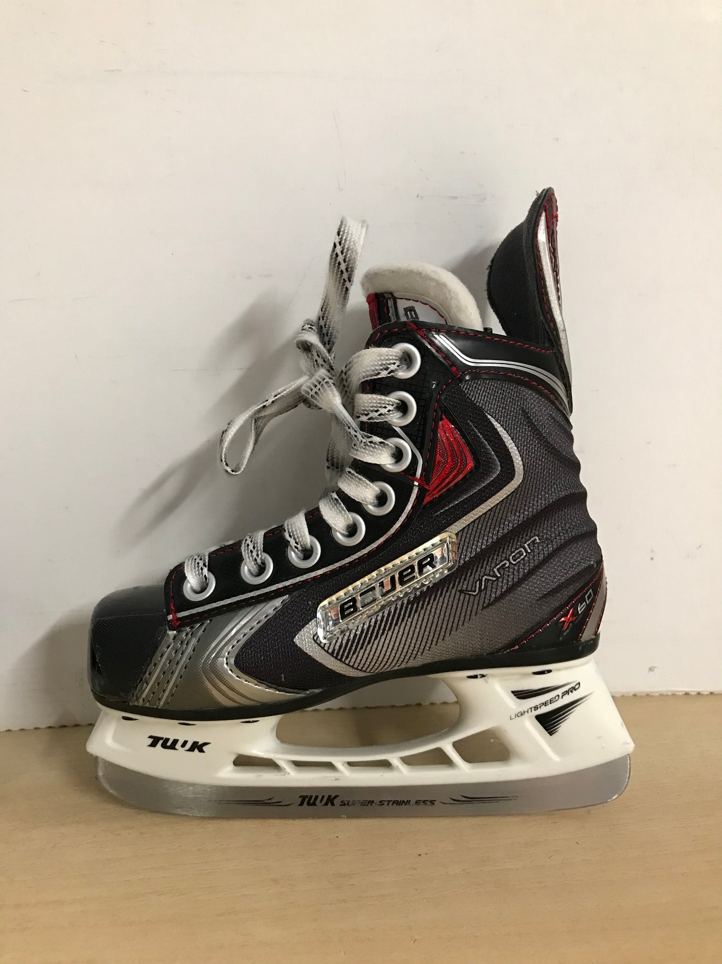 Hockey Skates Child Size 12 Shoe Size Bauer Vapor X.60 New Demo Model