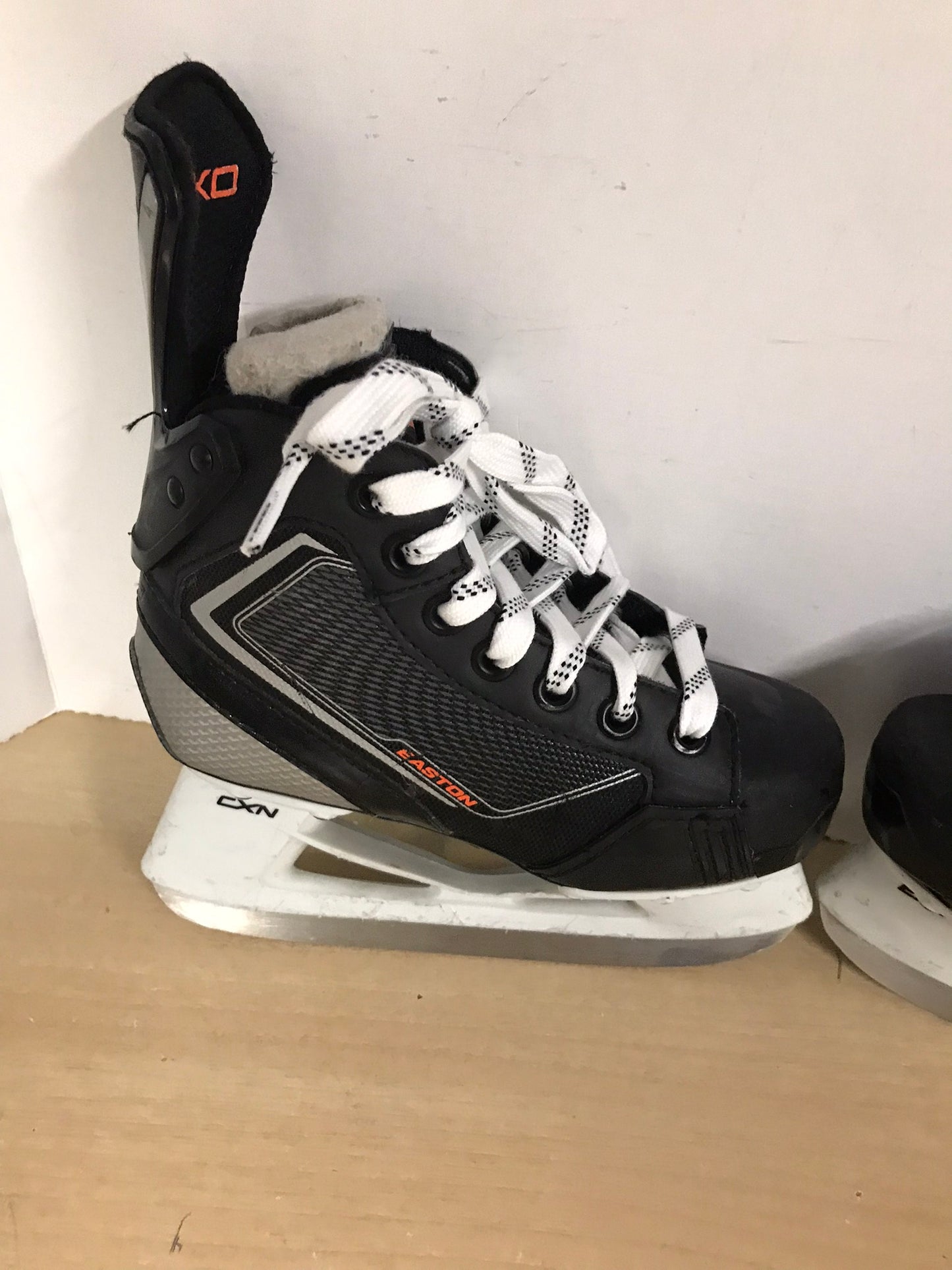 Hockey Skates Child Size 12 Shoe Size Easton Mako