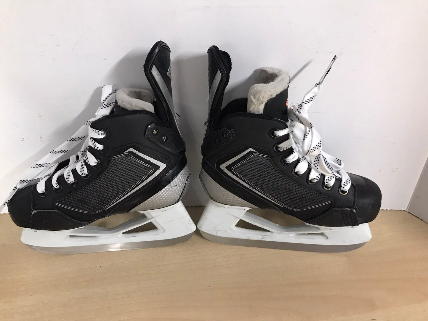 Hockey Skates Child Size 12 Shoe Size Easton Mako