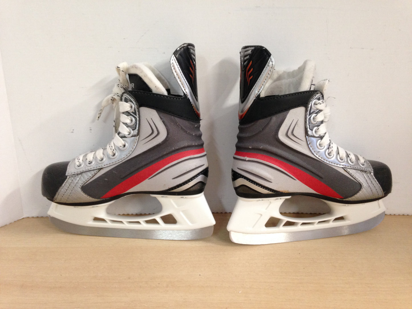 Hockey Skates Child Size 13 Shoe Size Bauer Vapor X1.0 New Demo