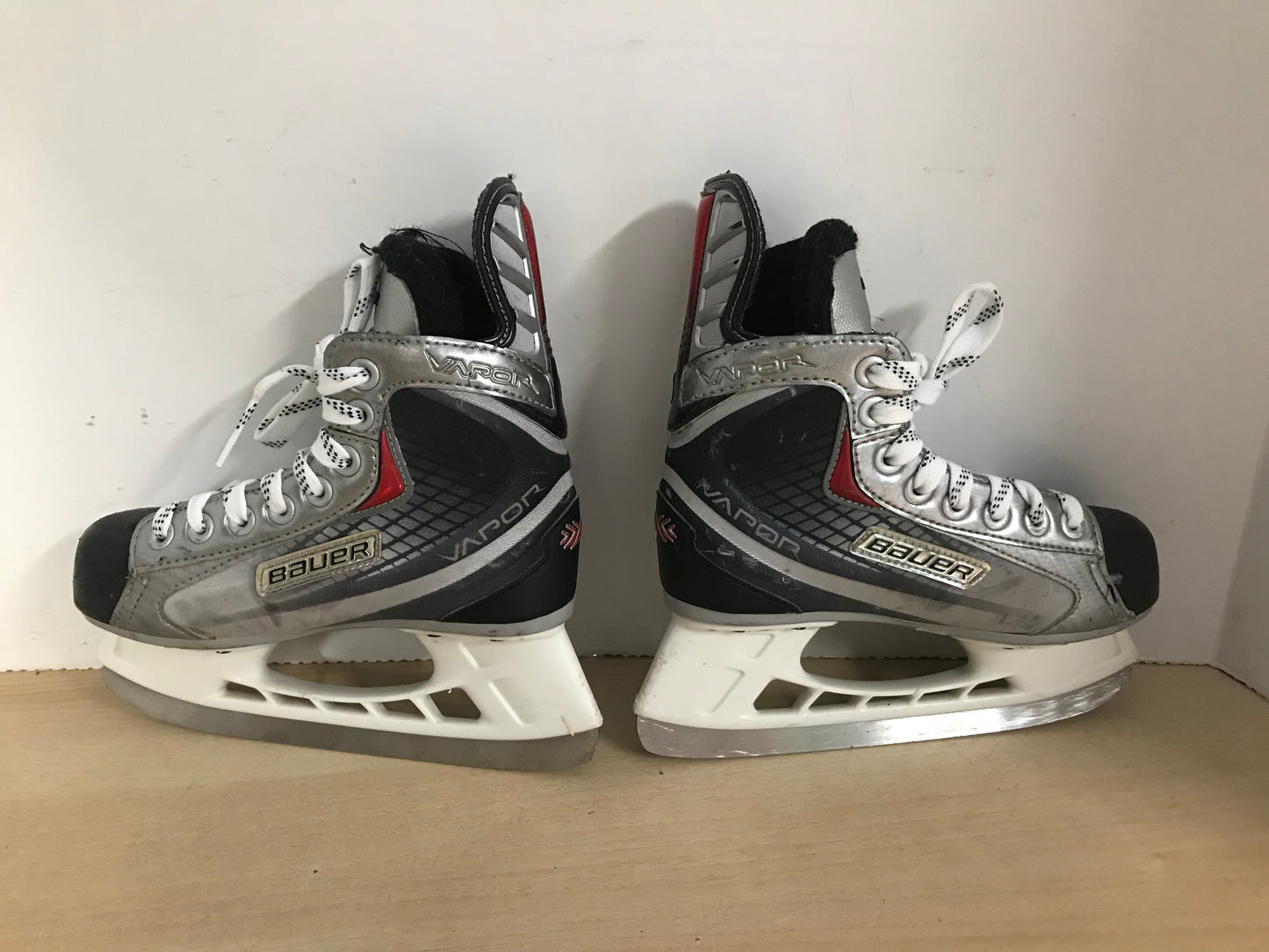 Hockey Skates Child Size 1 Shoe Size Bauer Vapor X.20