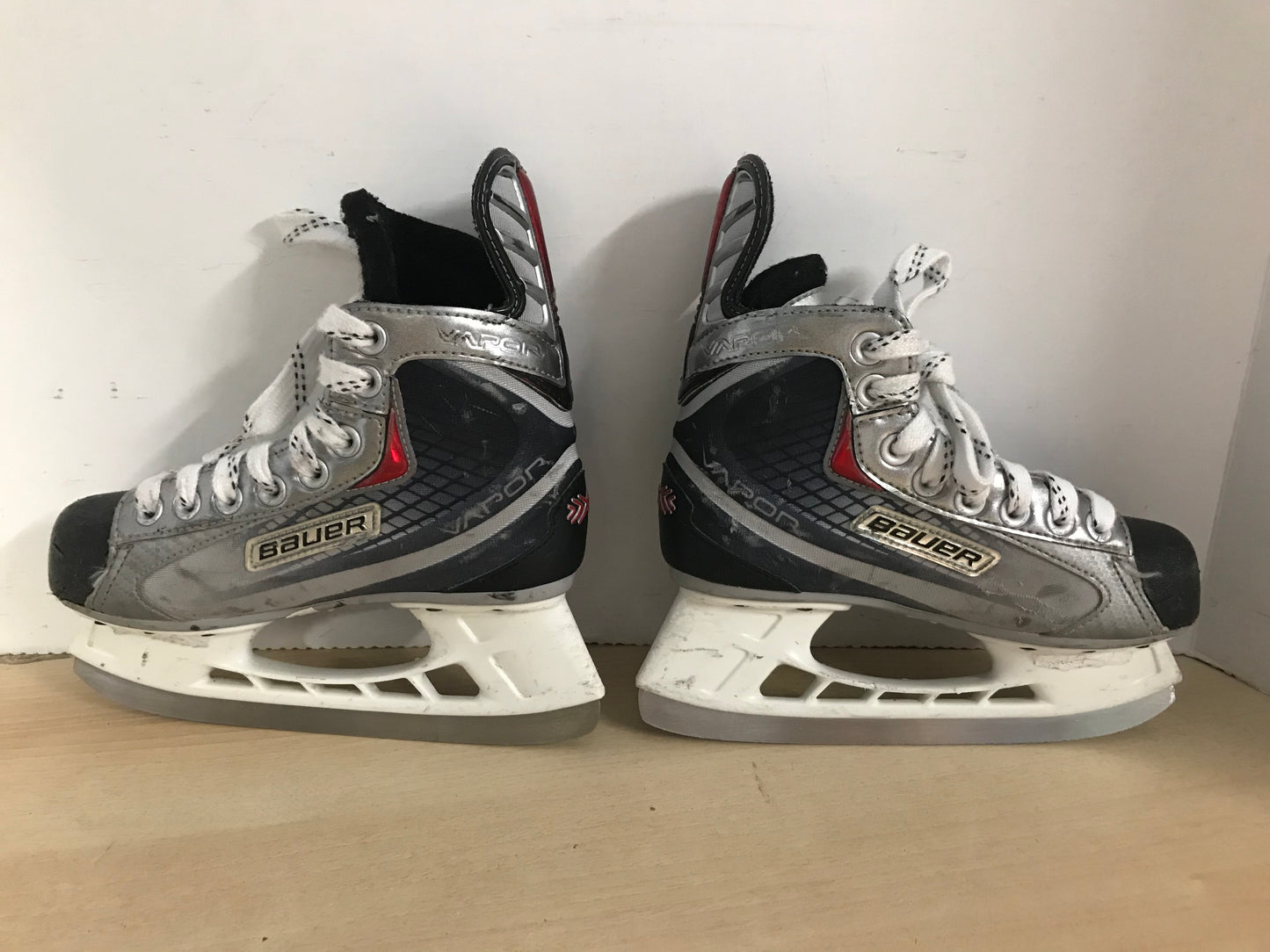 Hockey Skates Child Size 1 Shoe Size Bauer Vapor X.20 Minor Marks Wear