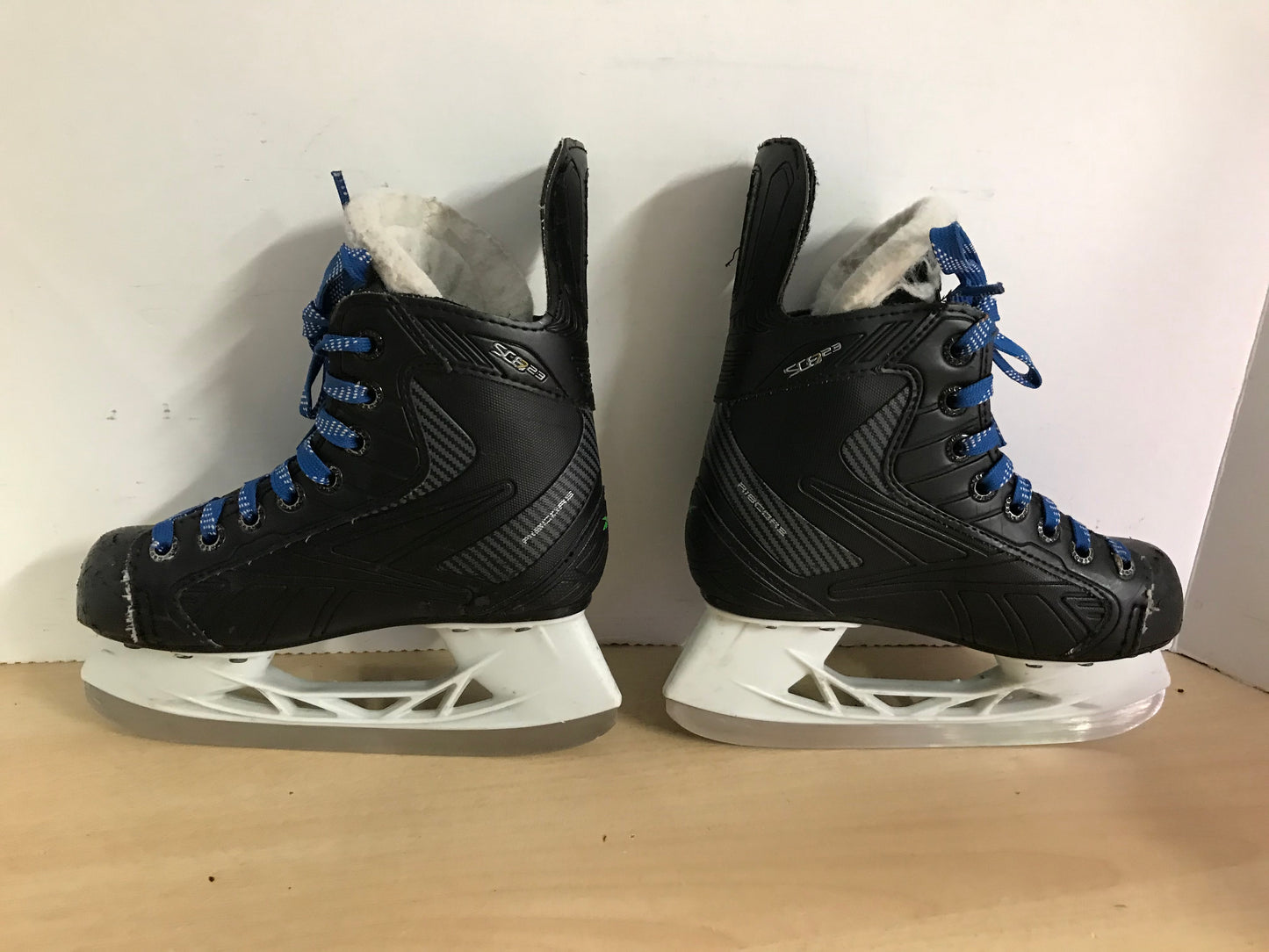 Hockey Skates Child Size 1 Shoe Size Reebok Ribcore