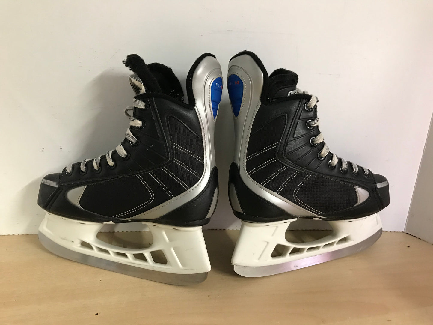 Hockey Skates Child Size 2 Shoe Size Bauer Nike Excellent