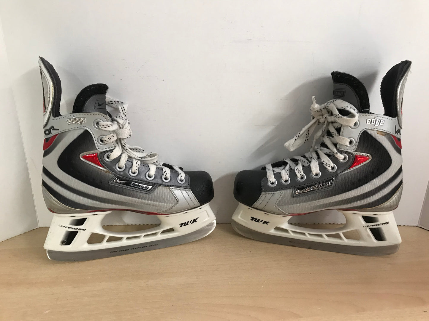 Hockey Skates Child Size 2 Shoe Size Bauer Vapor Edge Excellent