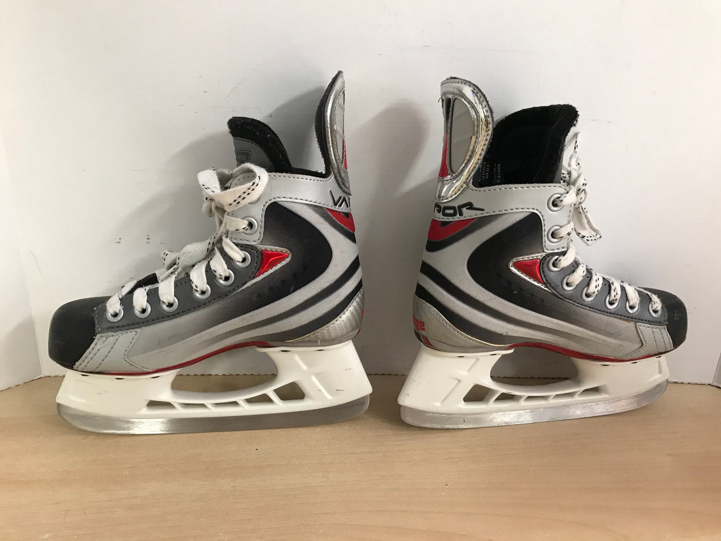 Hockey Skates Child Size 2 Shoe Size Bauer Vapor Edge Excellent