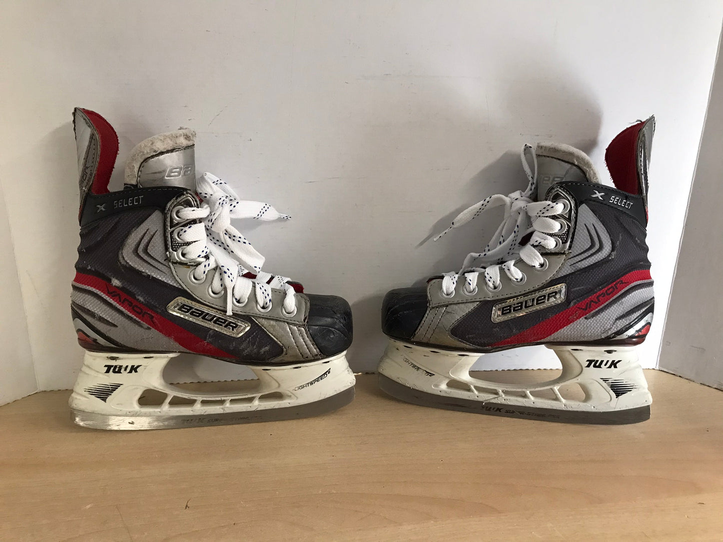Hockey Skates Child Size 2 Shoe Size Bauer Vapor Minor Wear