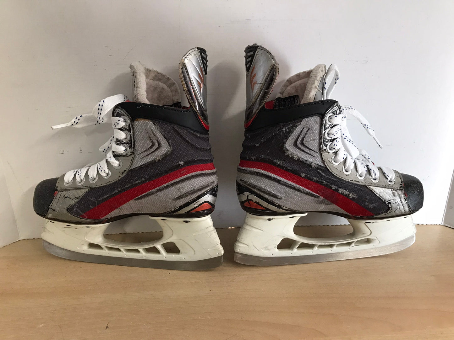 Hockey Skates Child Size 2 Shoe Size Bauer Vapor Minor Wear