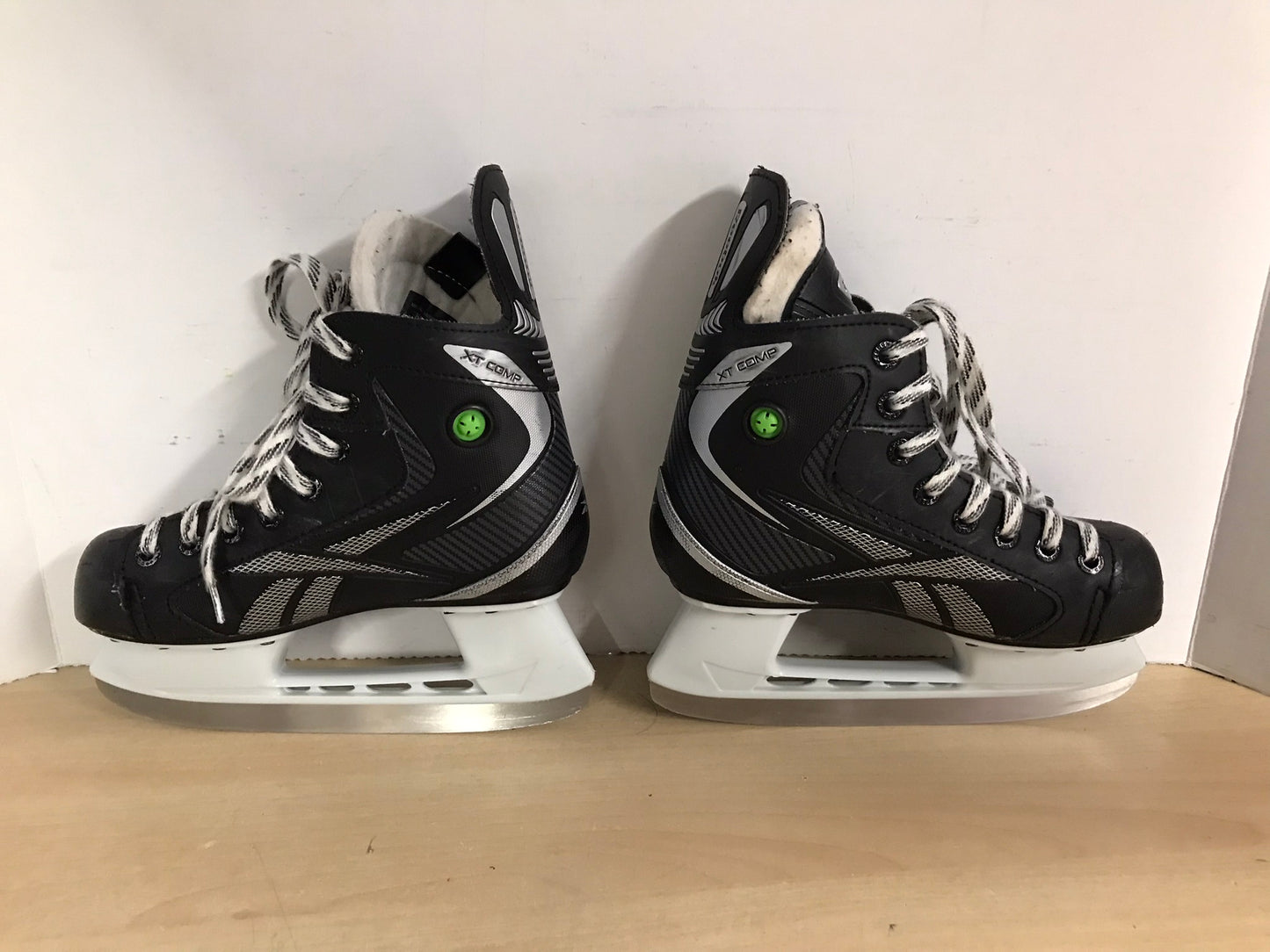 Hockey Skates Child Size 3.5 Shoe Size Reebok New Demo Model