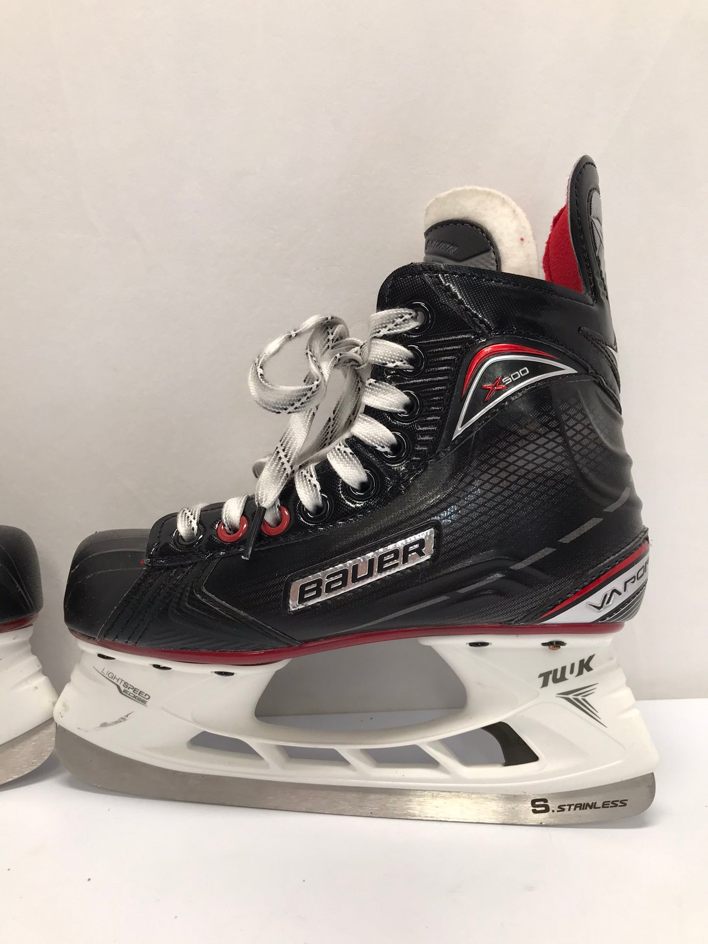 Hockey Skates Child Size 3 Shoe Bauer Vapor X500 New Demo Model
