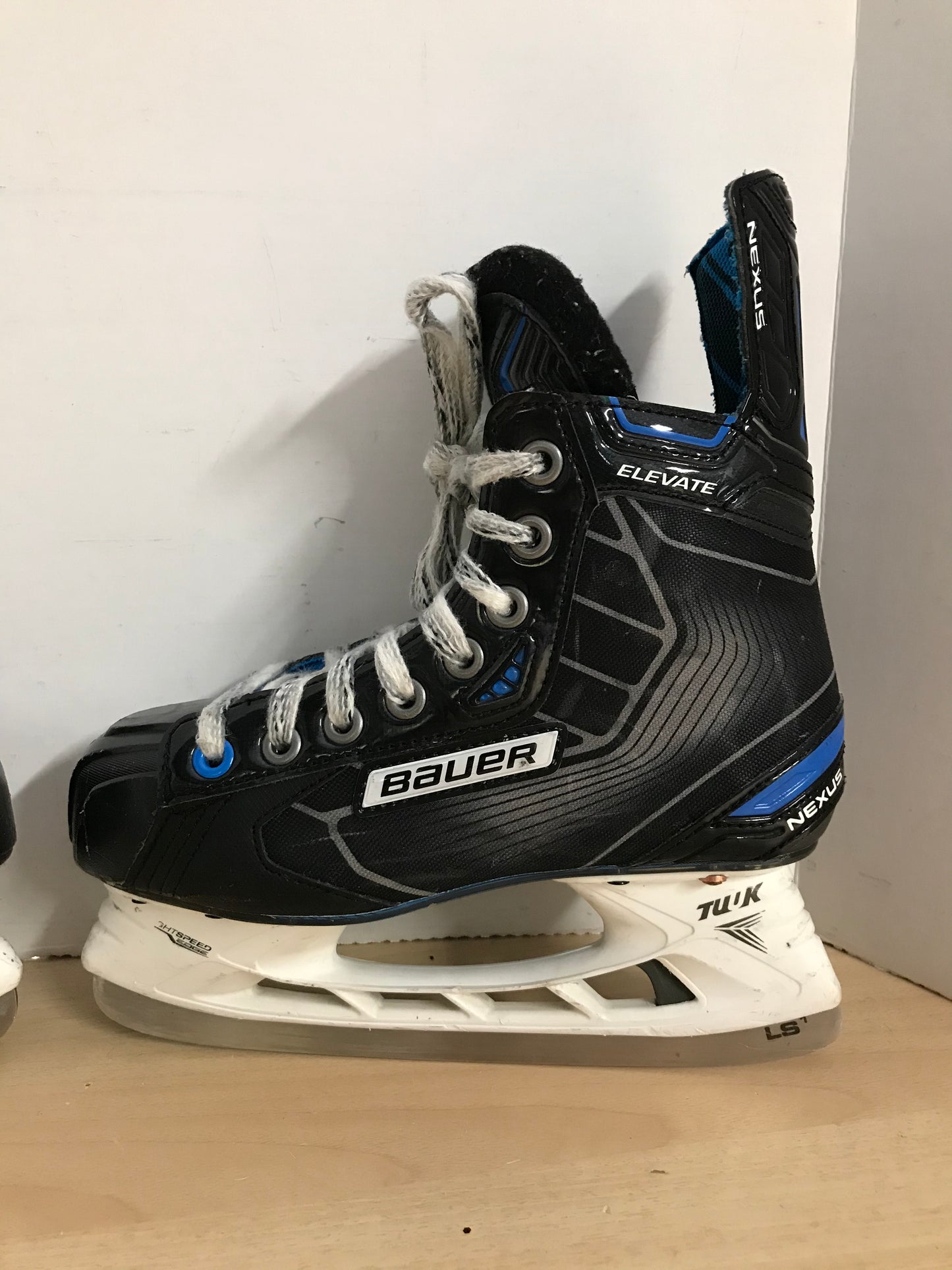 Hockey Skates Child Size 4.5 Shoe Size Bauer Nexus Elevate Excellent