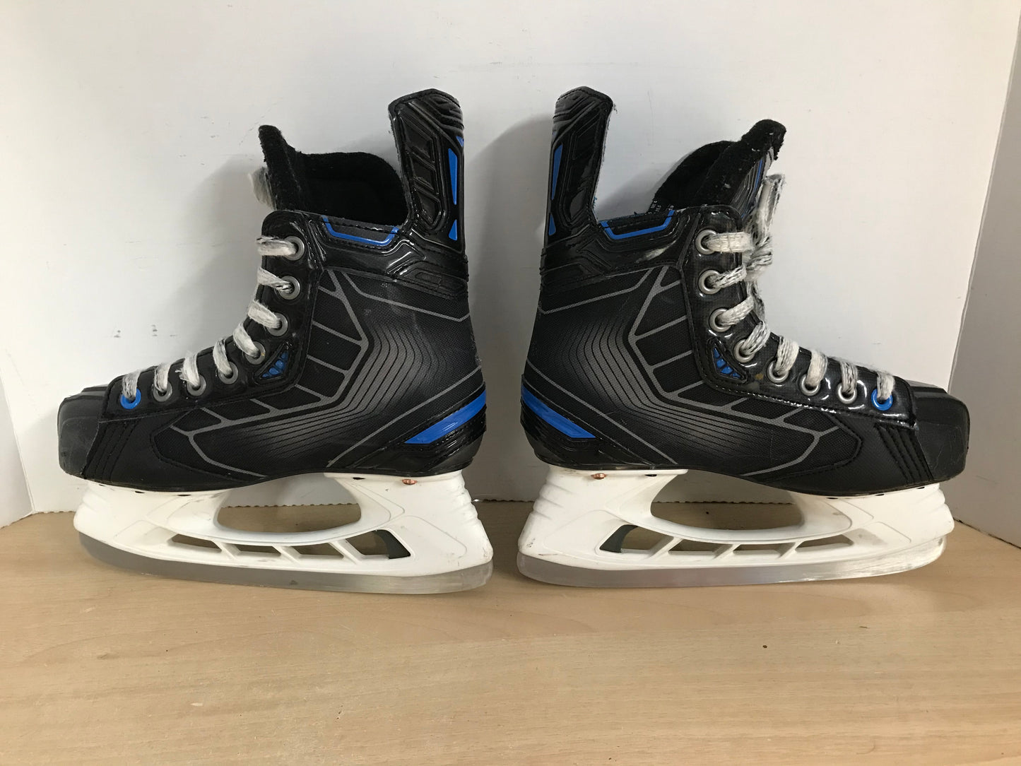 Hockey Skates Child Size 4.5 Shoe Size Bauer Nexus Elevate Excellent