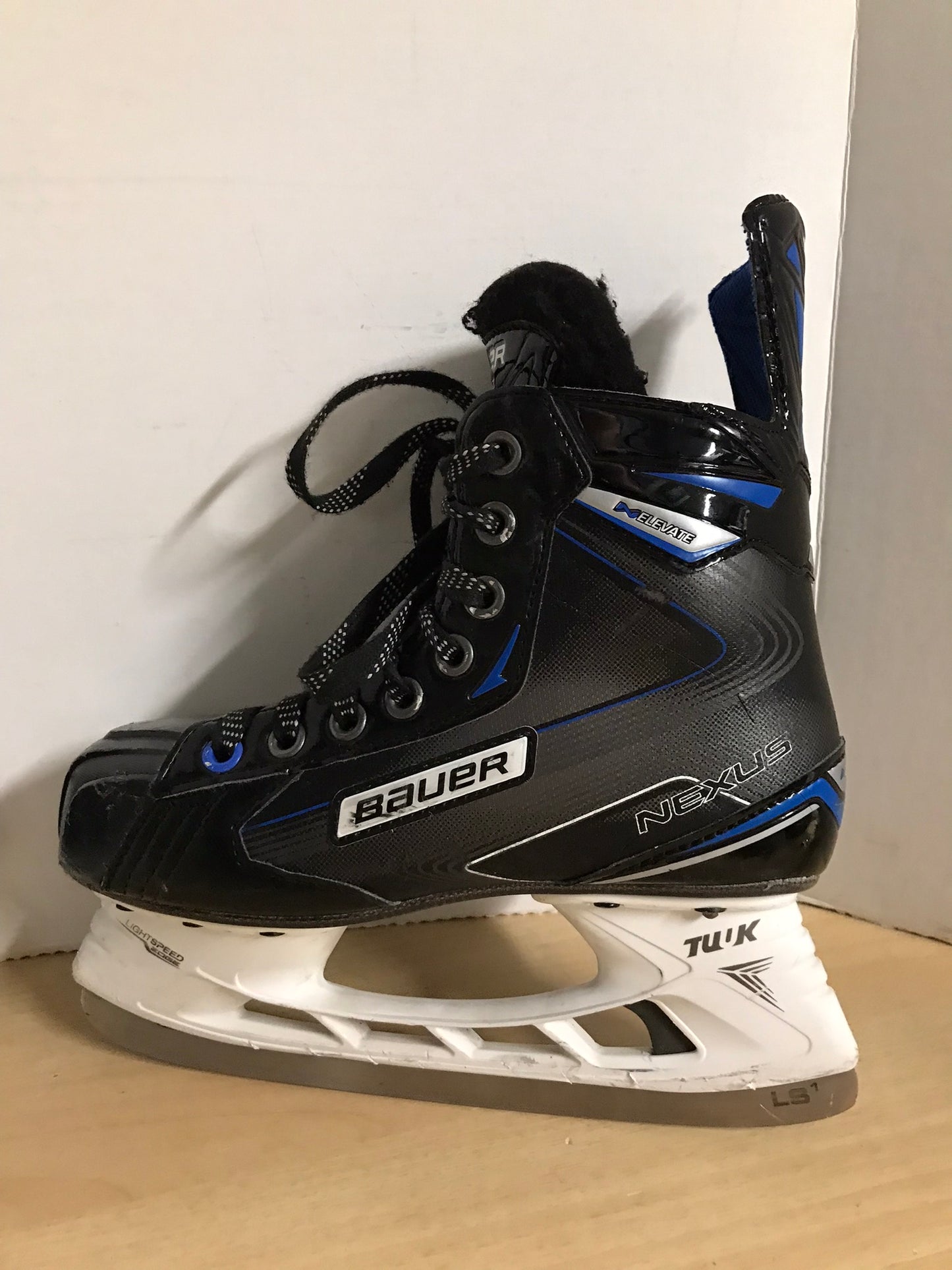 Hockey Skates Child Size 4.5 Shoe Size Bauer Nexus Elevate Excellent As New