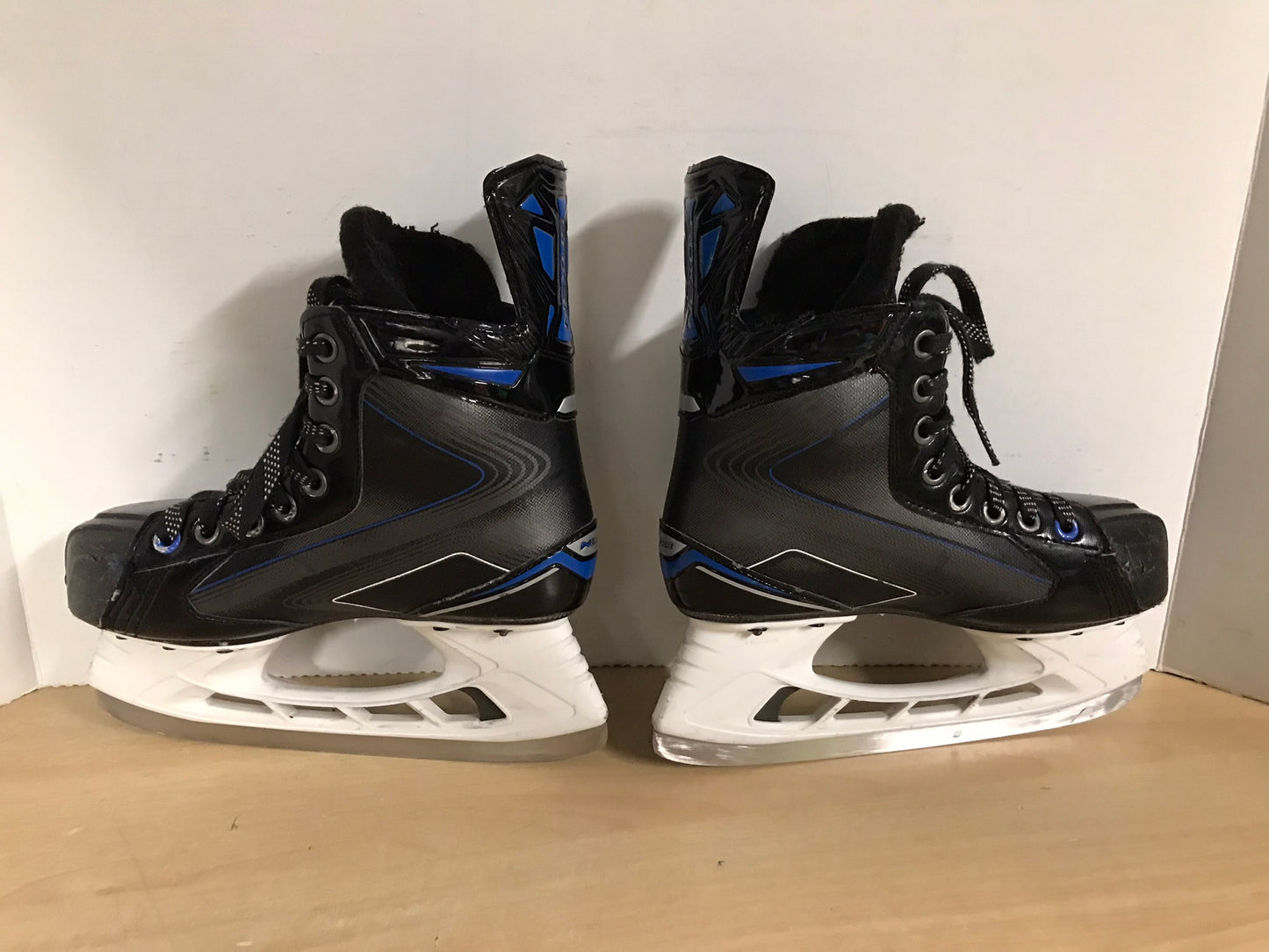 Hockey Skates Child Size 4.5 Shoe Size Bauer Nexus Elevate Excellent As New