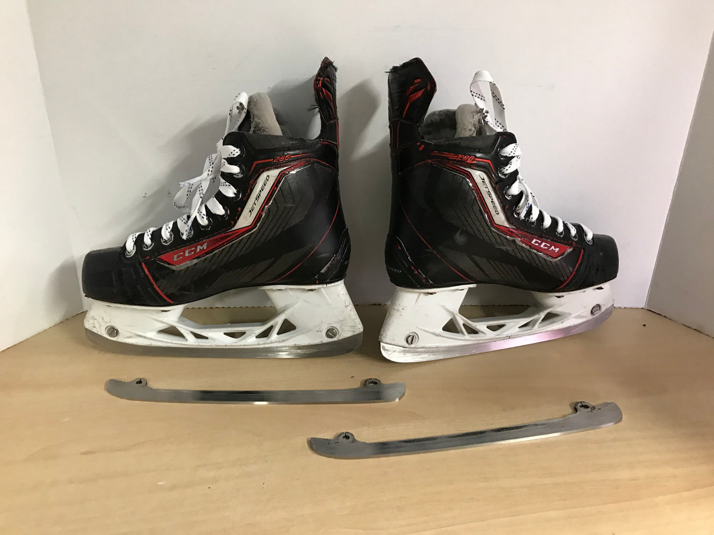 Hockey Skates Child Size 4.5 Shoe Size CCM Jetspeed 4.0 With Extra Blades Some Wear and Scratches