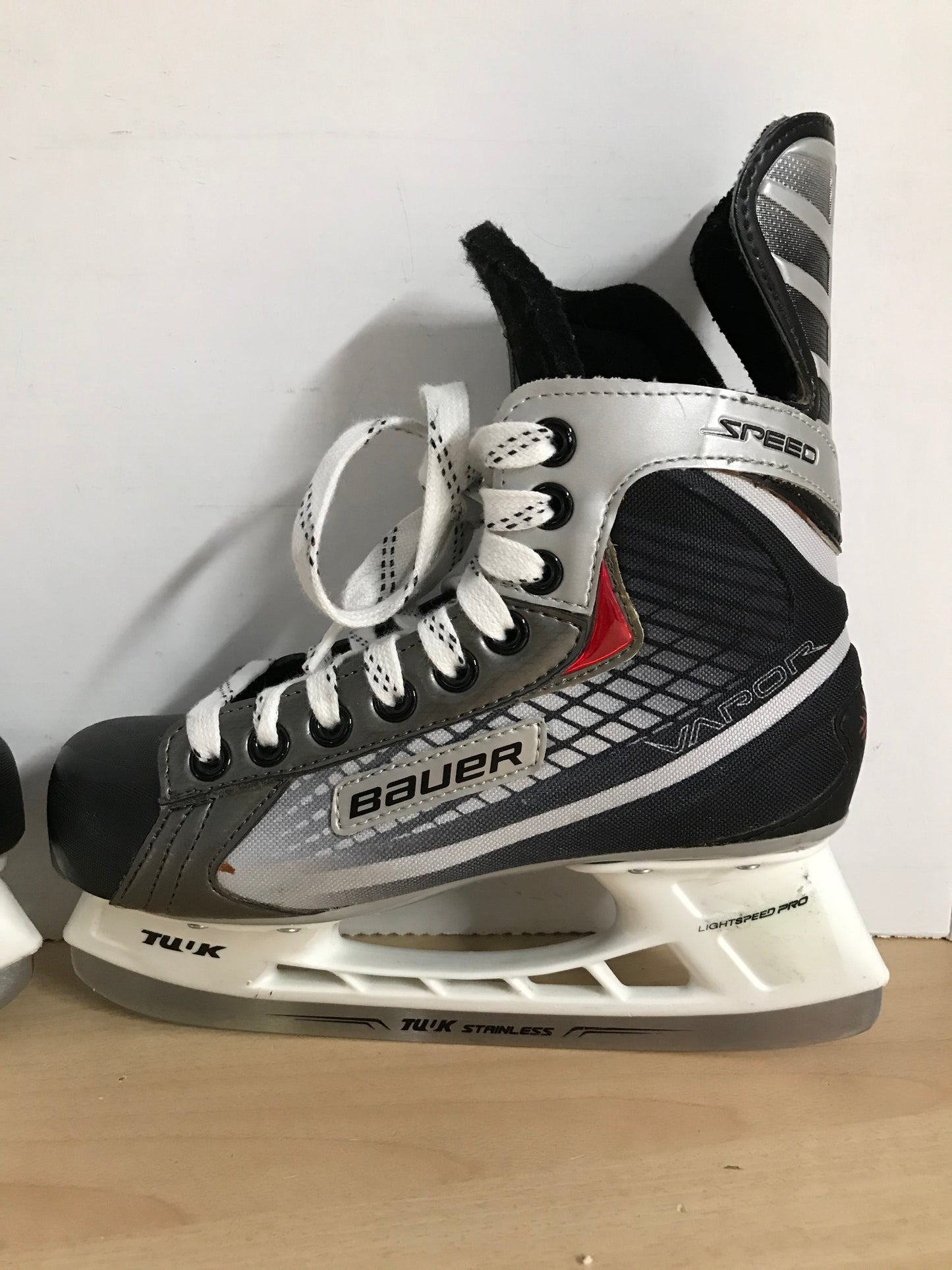 Hockey Skates Child Size 4 Shoe Size Bauer Vapor Excellent