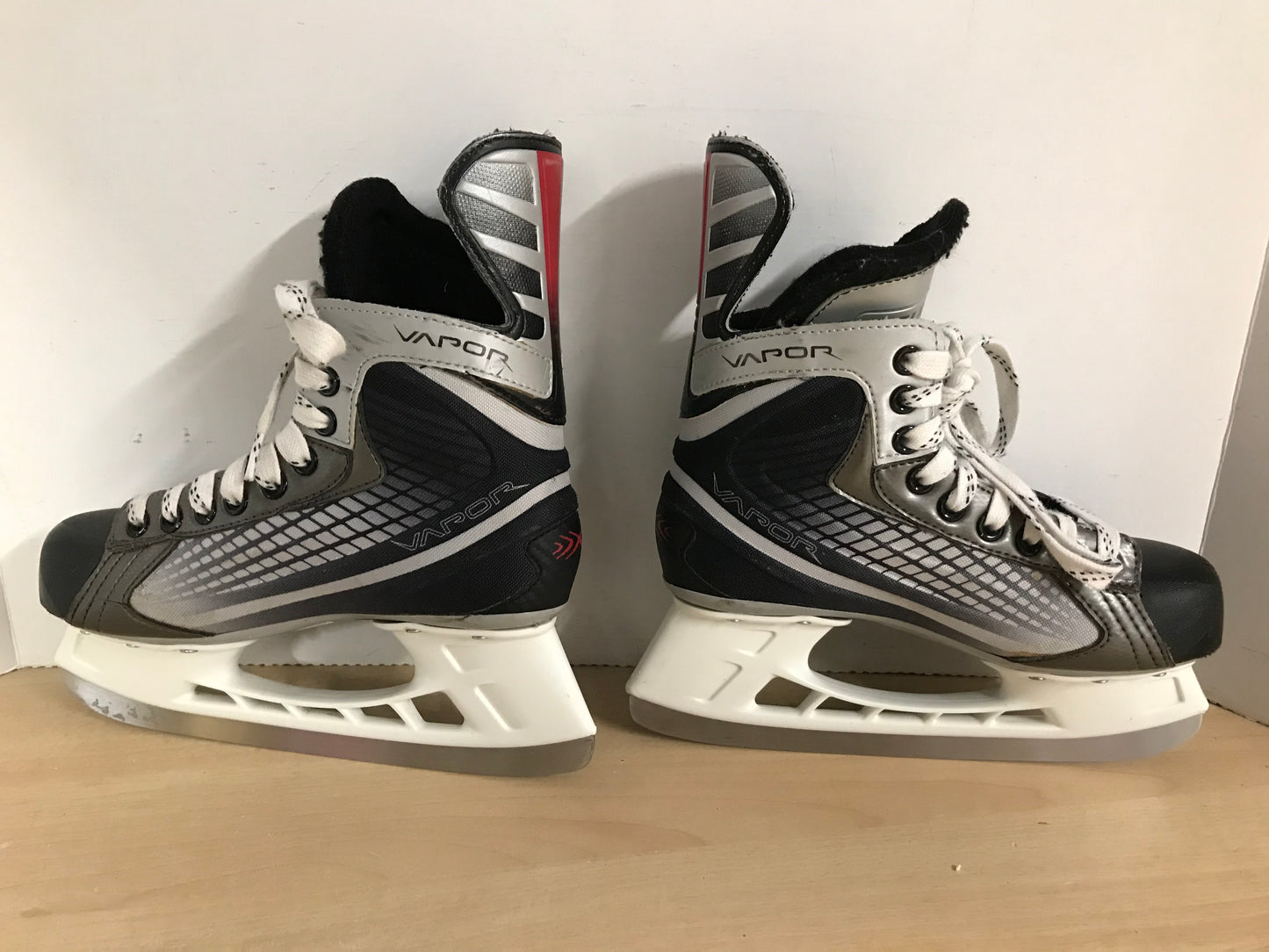 Hockey Skates Child Size 4 Shoe Size Bauer Vapor Excellent