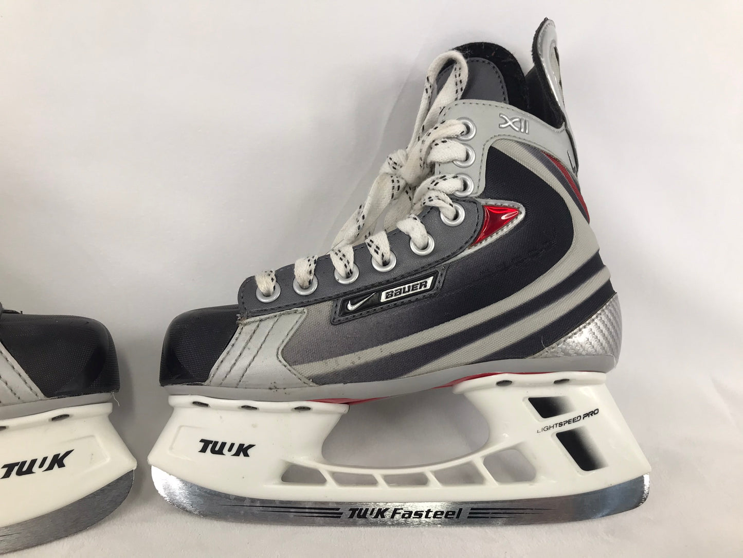 Hockey Skates Child Size 4 Shoe Size Bauer Vapor XII Excellent