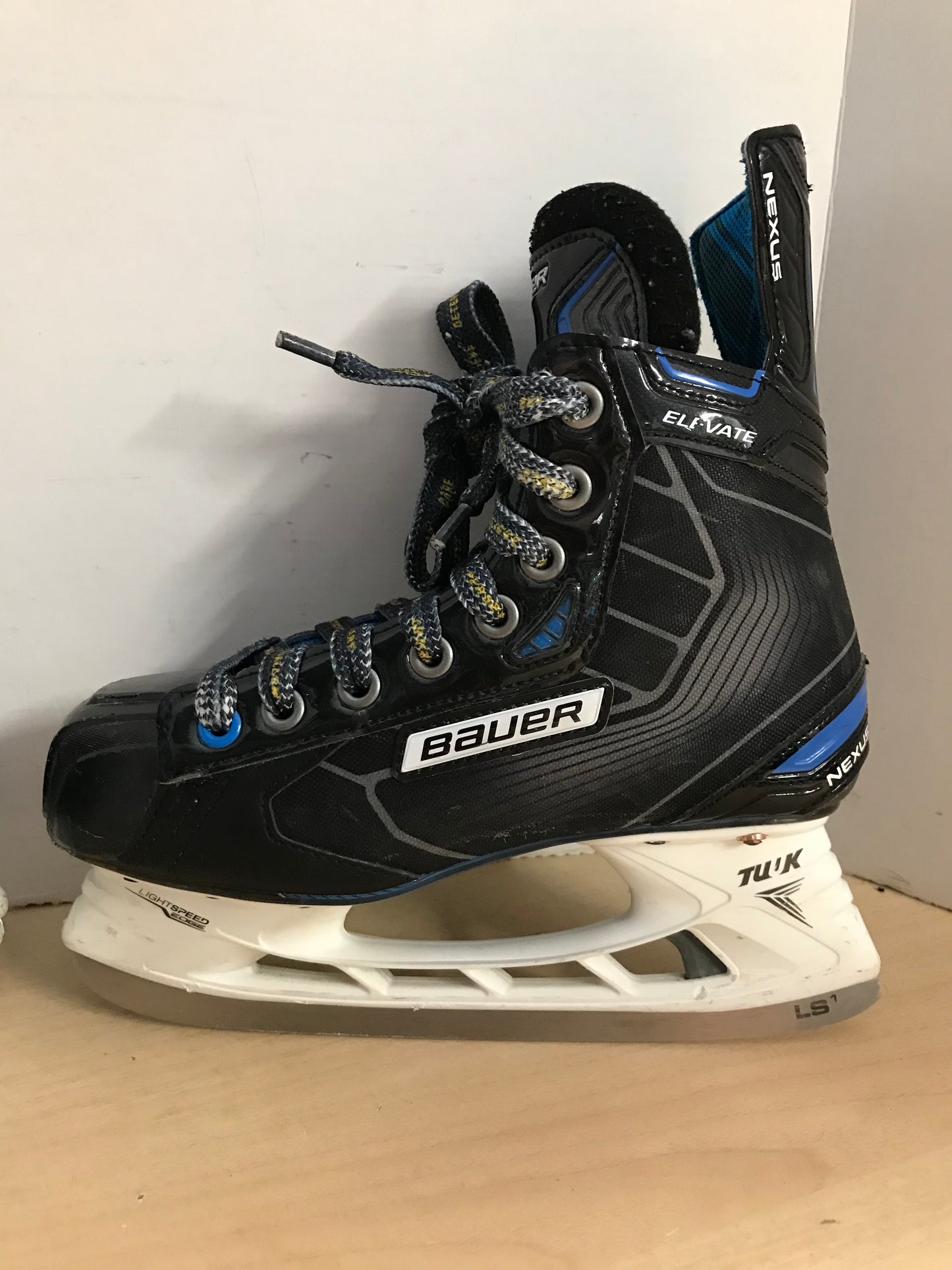 Hockey Skates Child Size 5.5 Shoe Bauer Nexus Elevate Excellent PT 3440