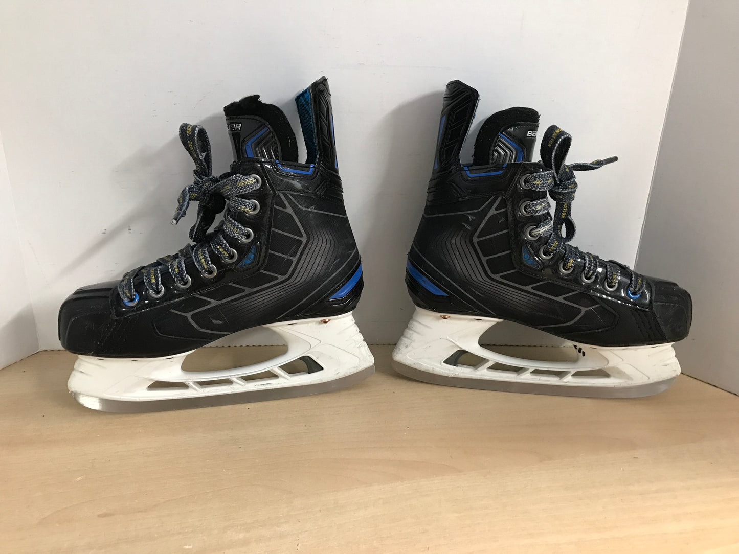 Hockey Skates Child Size 5.5 Shoe Bauer Nexus Elevate Excellent PT 3440