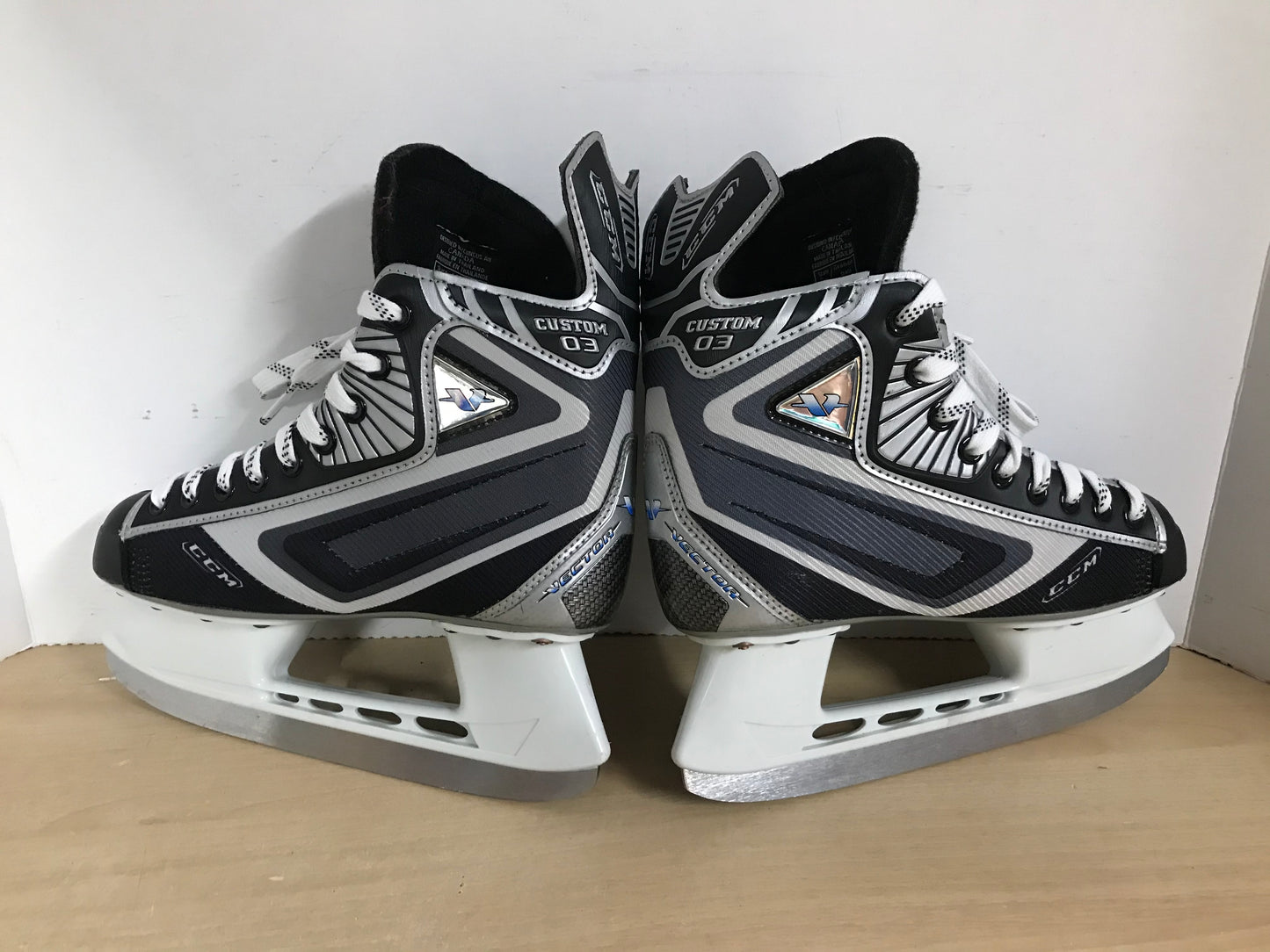 Hockey Skates Child Size 5.5 Shoe Size CCM Custom As New