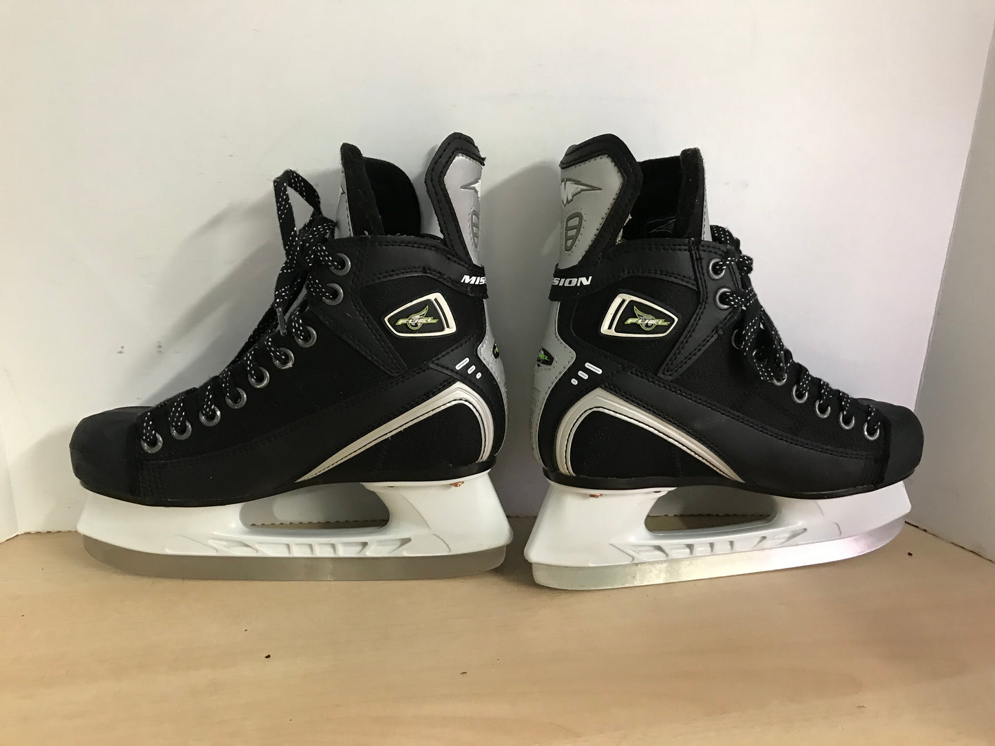 Hockey Skates Child Size 5 E Shoe Size Mission 70 Excellent