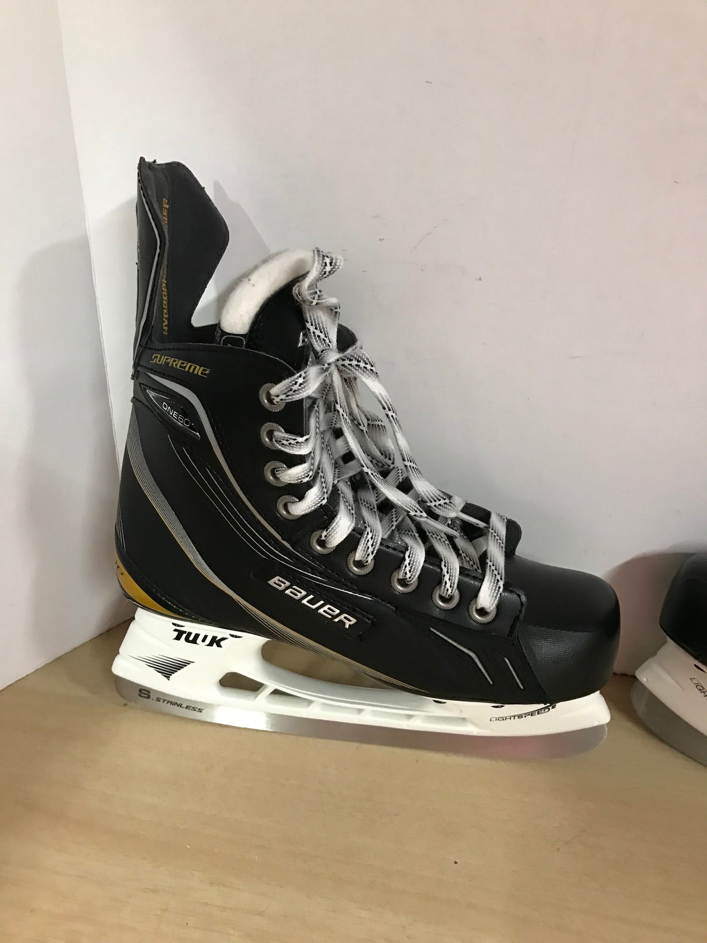 Hockey Skates Child Size 5 Shoe Size Bauer Supreme One60 New Demo Model