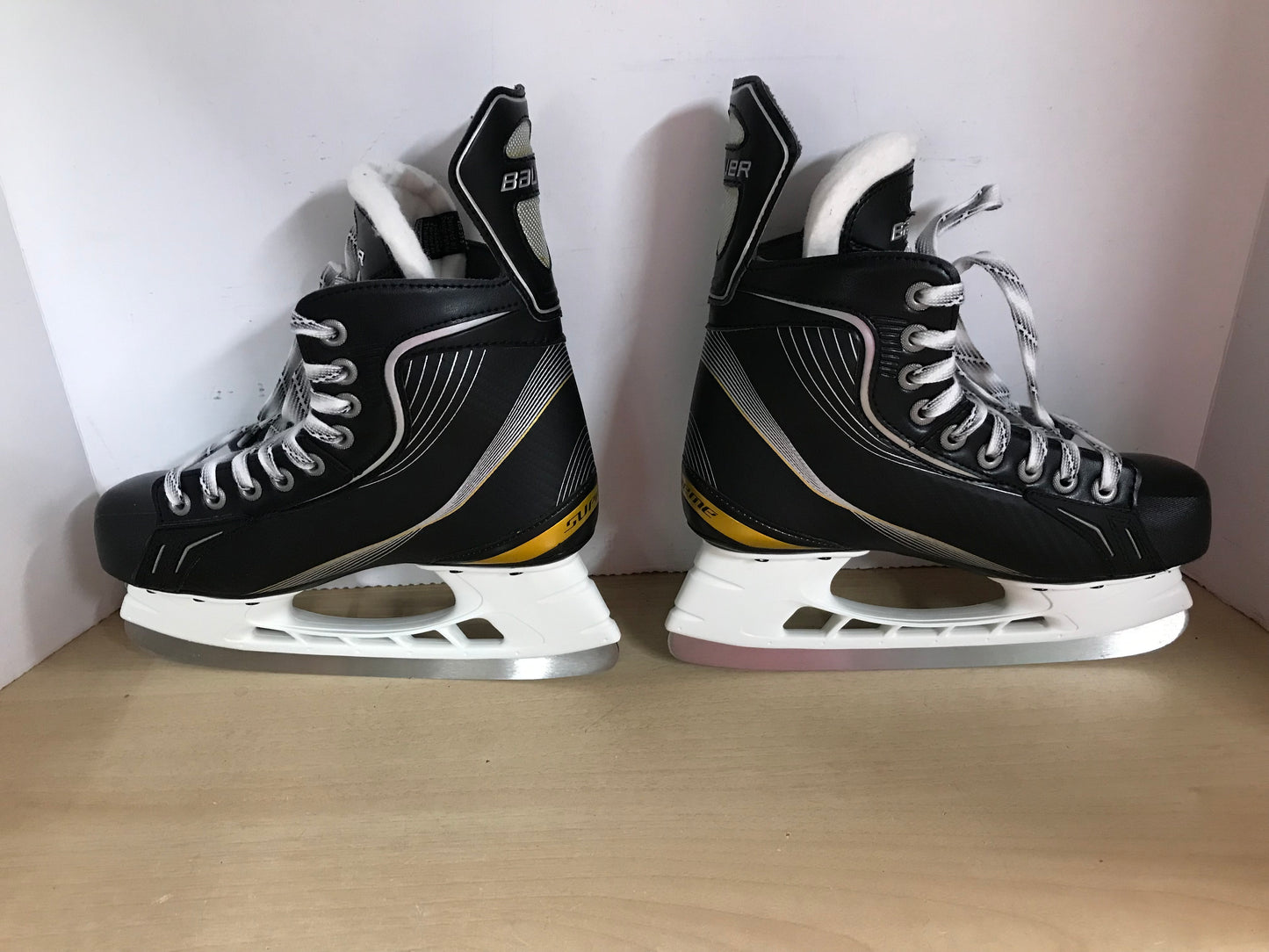 Hockey Skates Child Size 5 Shoe Size Bauer Supreme One60 New Demo Model
