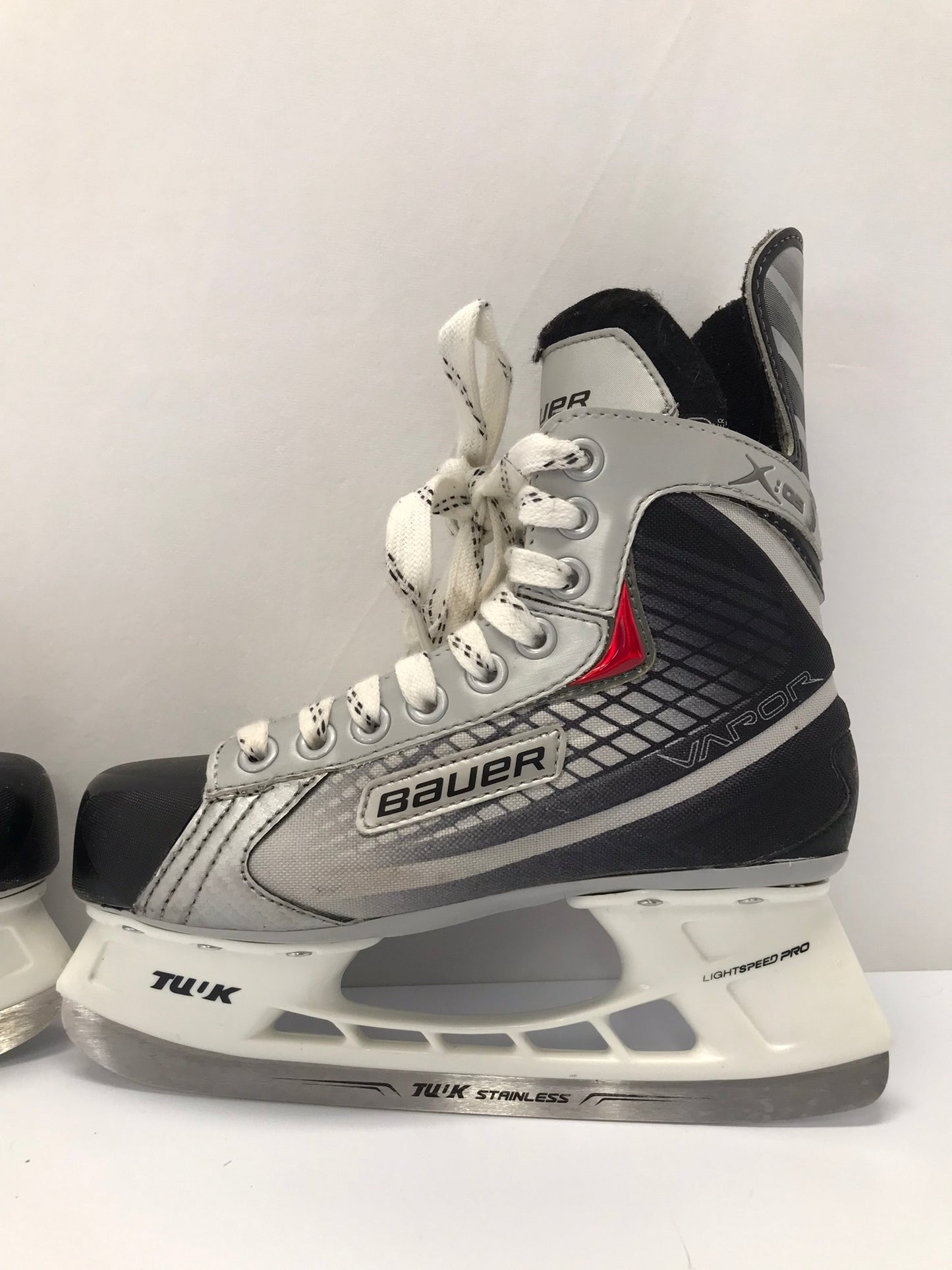 Hockey Skates Child Size 5 Shoe Size Bauer Vapor X.05 Excellent